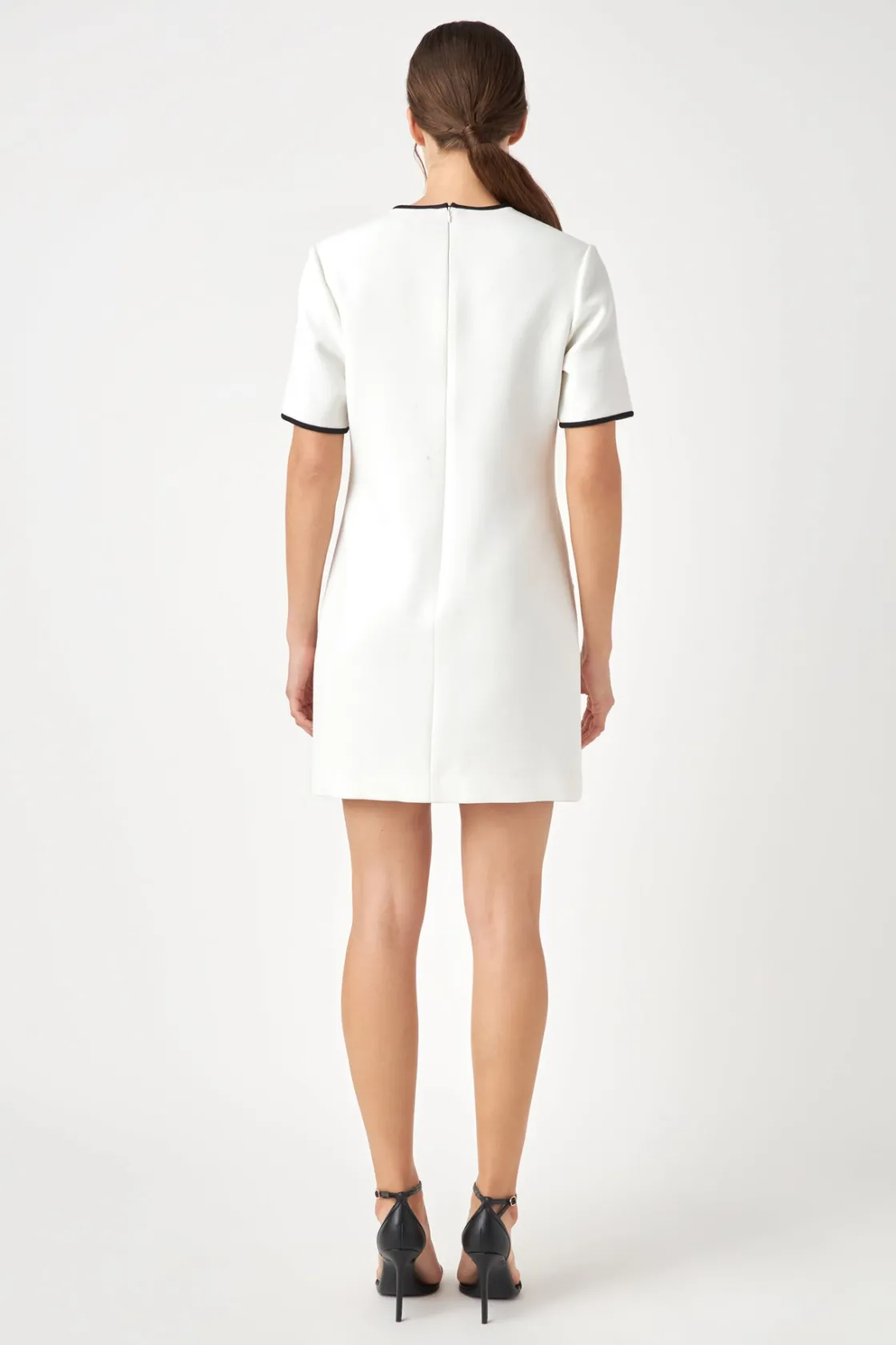 english_factory__contrast_2-20.webp ENGLISH FACTORY Tweed Dresses | Matching Sets*- Contrast Accent Shift Pocket Mini Dress IVORY