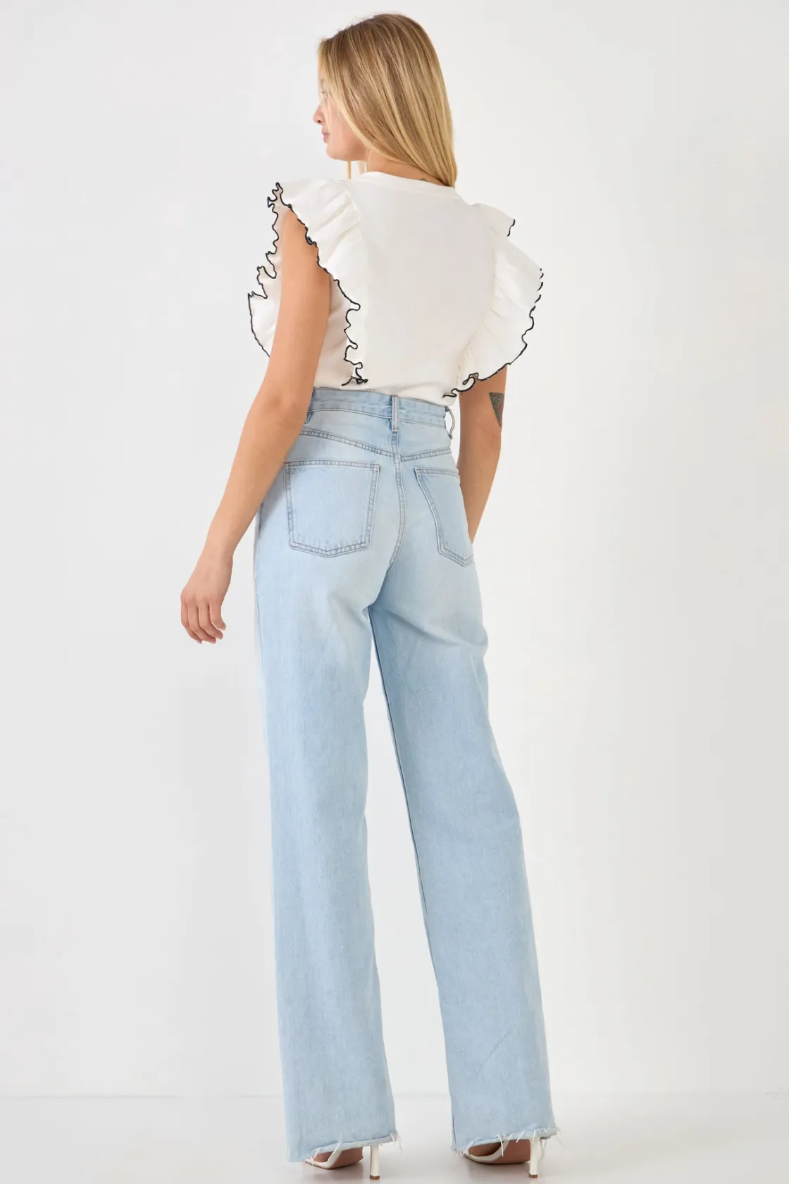 english_factory__contrast_7-1.webp ENGLISH FACTORY Tops*- Contrast Merrow Detail Ruffled Knit Top