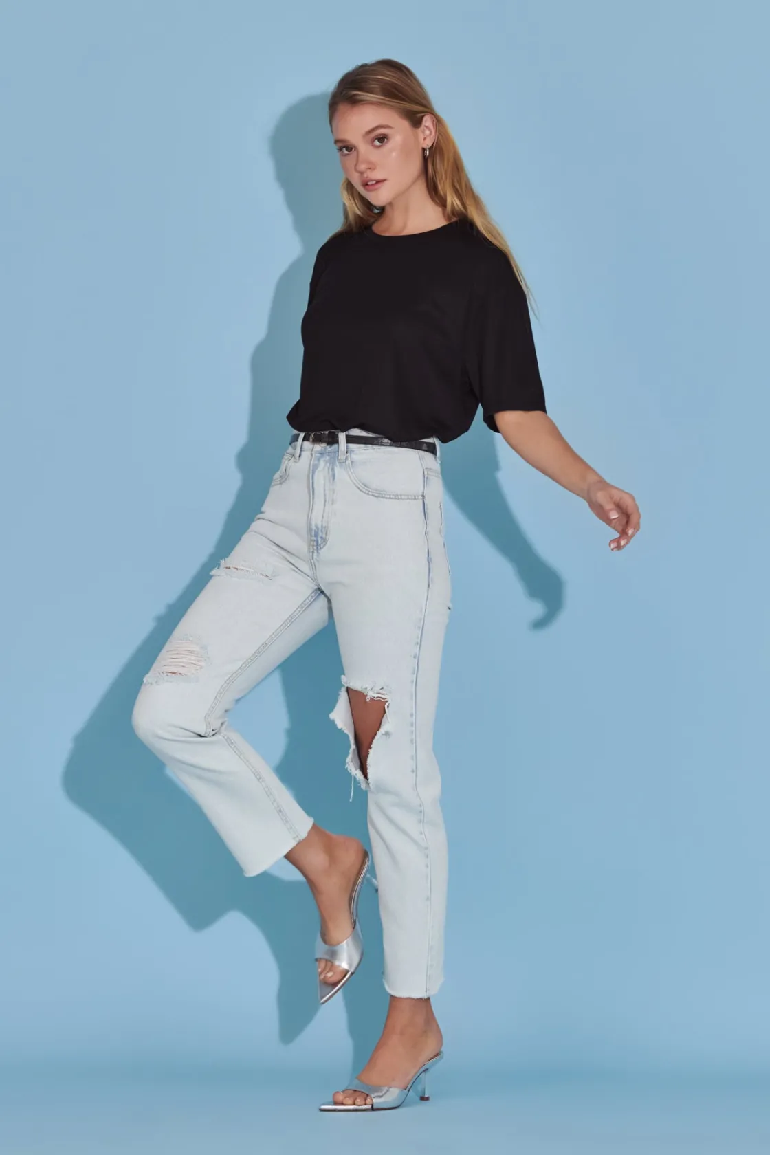 english_factory__destroye_18.webp ENGLISH FACTORY Denim | Tops*- Destroyed Mom Jeans