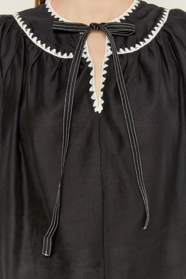 ENGLISH FACTORY Tops*- Embroidery Bow Detailed Top BLACK/WHITE