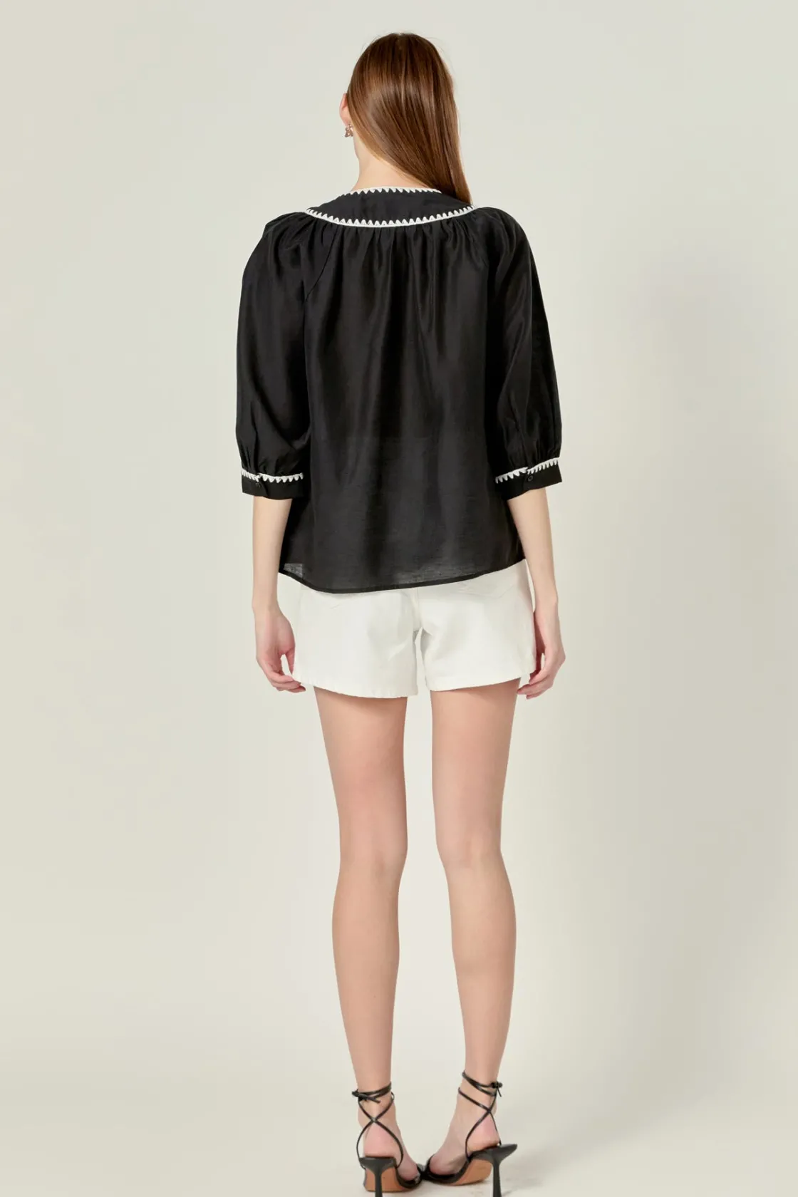 english_factory__embroide_2-3.webp ENGLISH FACTORY Tops*- Embroidery Bow Detailed Top BLACK/WHITE