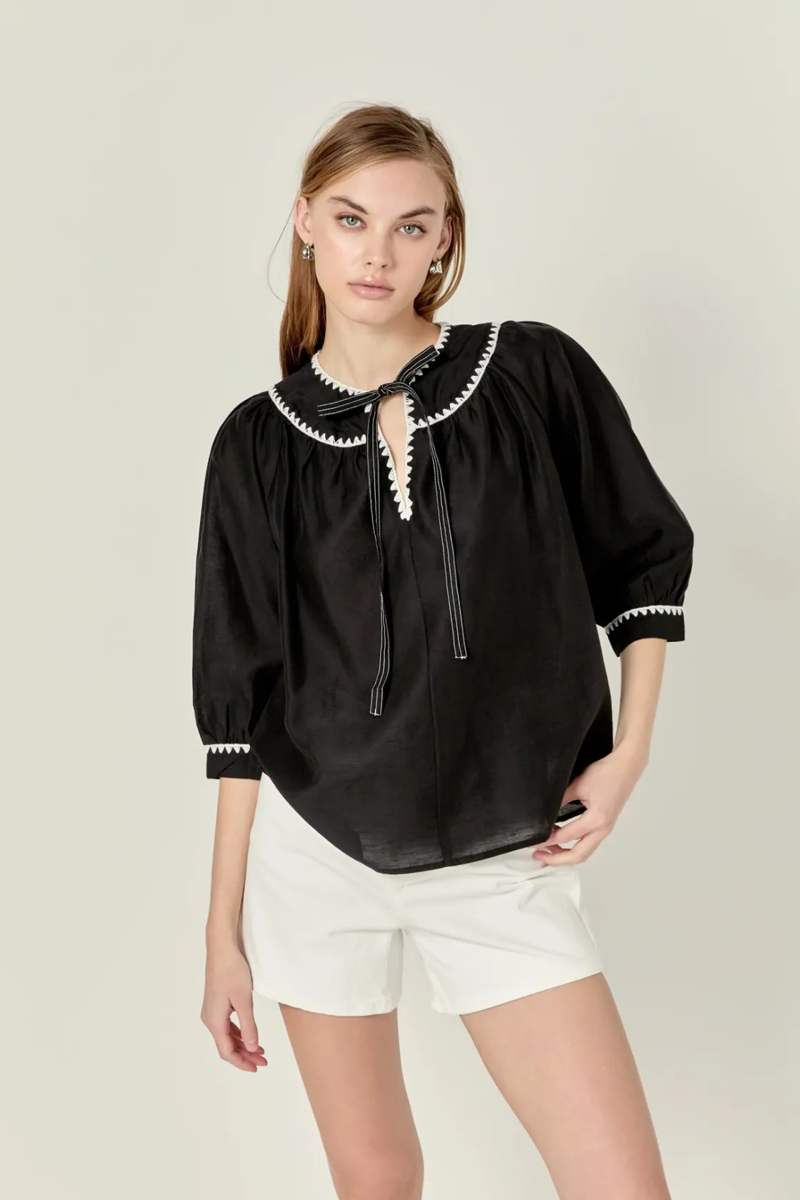english_factory__embroide_3-3.webp ENGLISH FACTORY Tops*- Embroidery Bow Detailed Top BLACK/WHITE