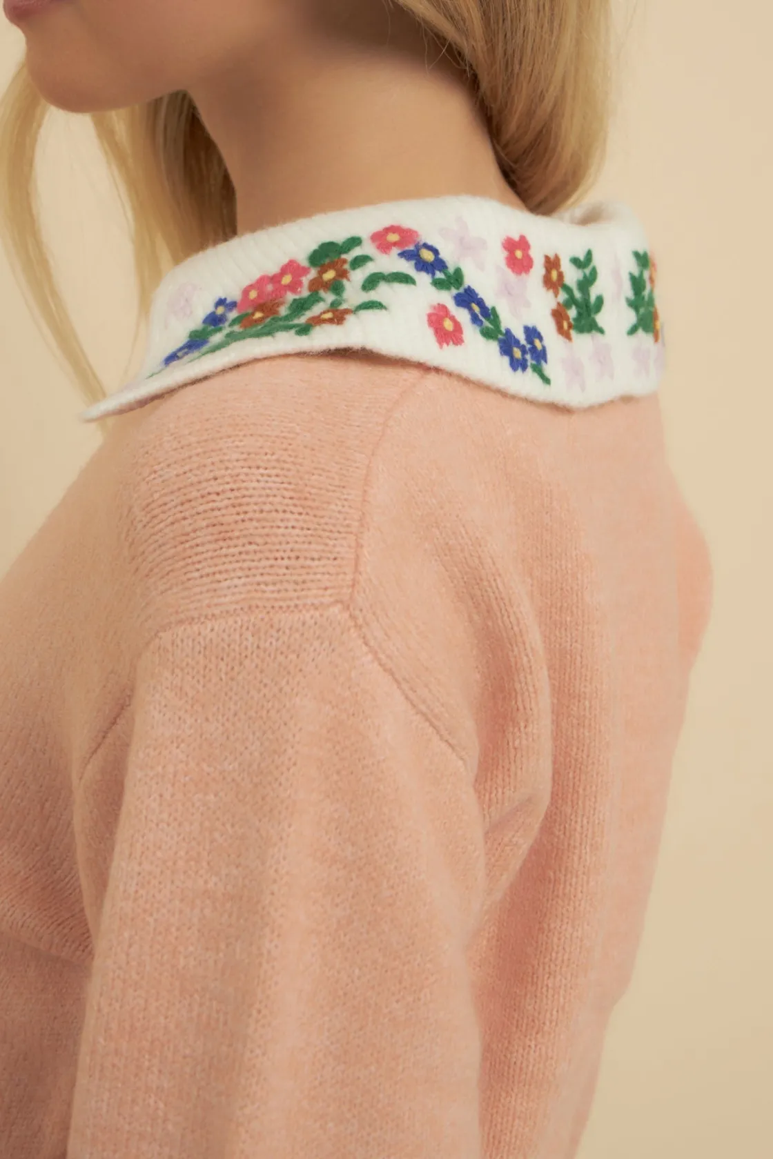 english_factory__floral_h_0.webp ENGLISH FACTORY Sweaters & Knits*- Floral Handmade Embroidery V-Neck Sweater DUSTYPINK