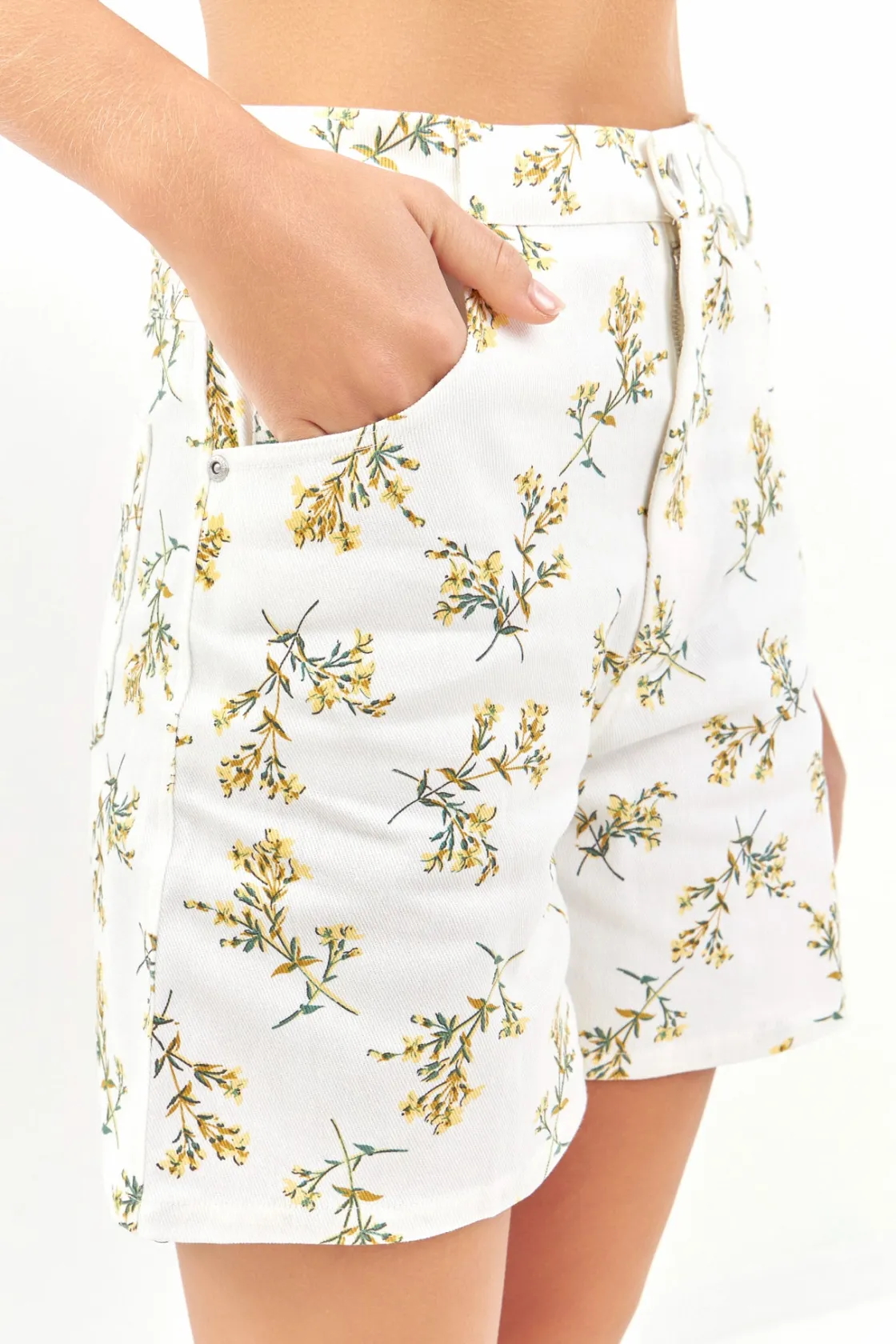 english_factory__floral_p_2-12.webp ENGLISH FACTORY Shorts & Skorts | Tops*- Floral Print Shorts WHITEMULTI