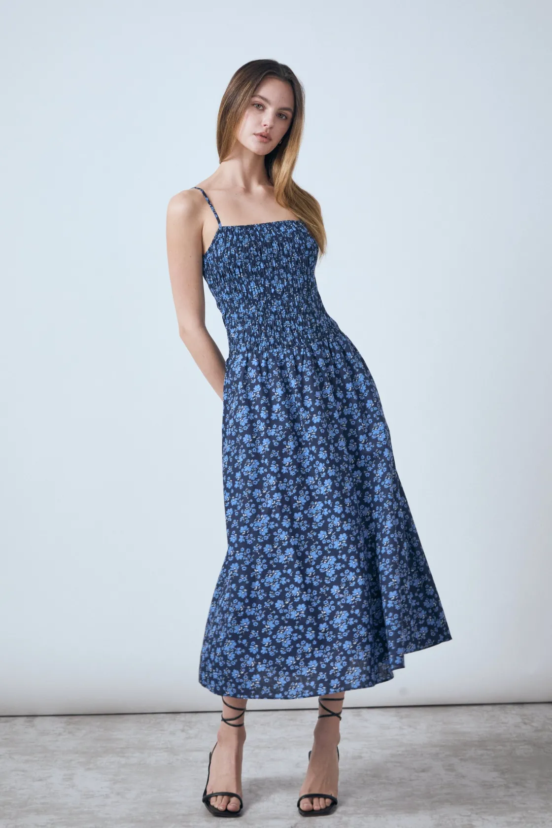 english_factory__floral_p_3-27.webp ENGLISH FACTORY Floral Dresses | Tops*- Floral Print Smocked Midi Dress NAVYMULTI