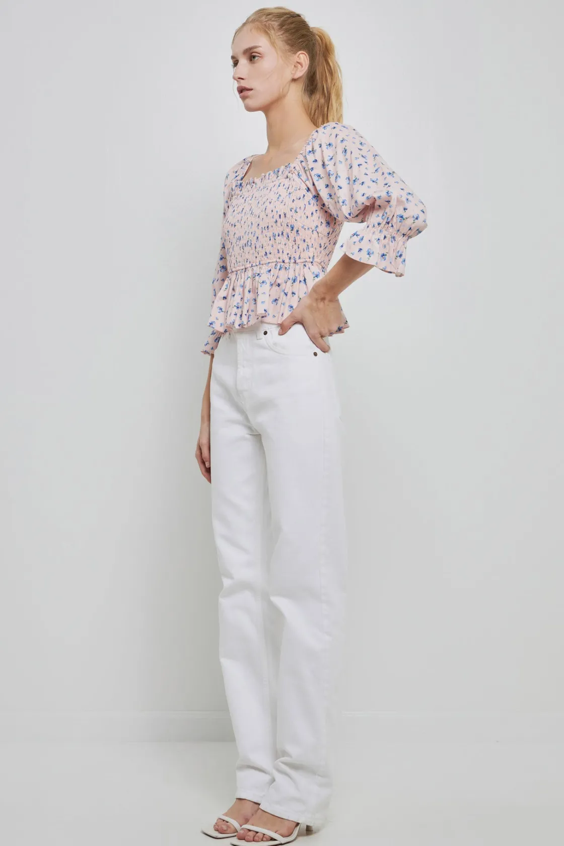 english_factory__floral_s_1.webp ENGLISH FACTORY Tops*- Floral Smocked Top BLUSH