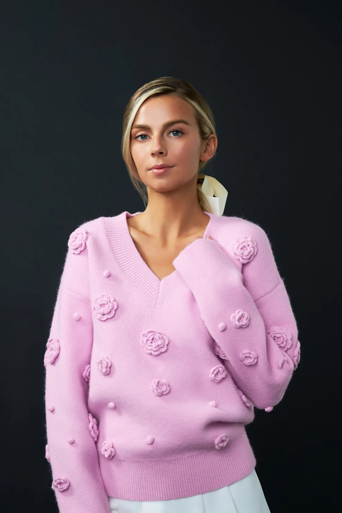 english_factory__flower_v_3.webp ENGLISH FACTORY Sweaters & Knits | Tops*- Flower V-neckline Sweater PINK