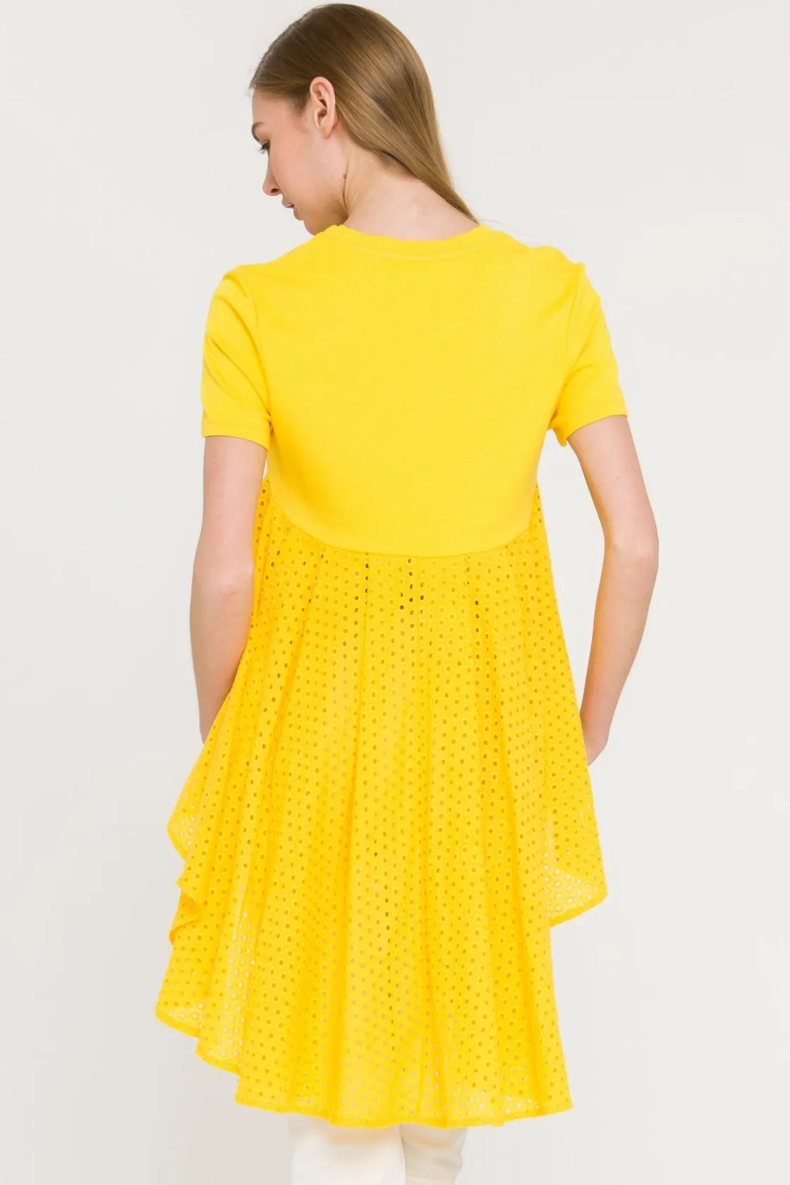 english_factory__high_low_12.webp ENGLISH FACTORY Tops*- High Low T-shirt With Eyelet Peplum