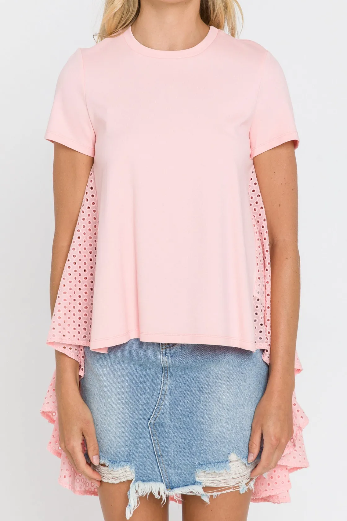 english_factory__high_low_4.webp ENGLISH FACTORY Tops*- High Low T-shirt With Eyelet Peplum