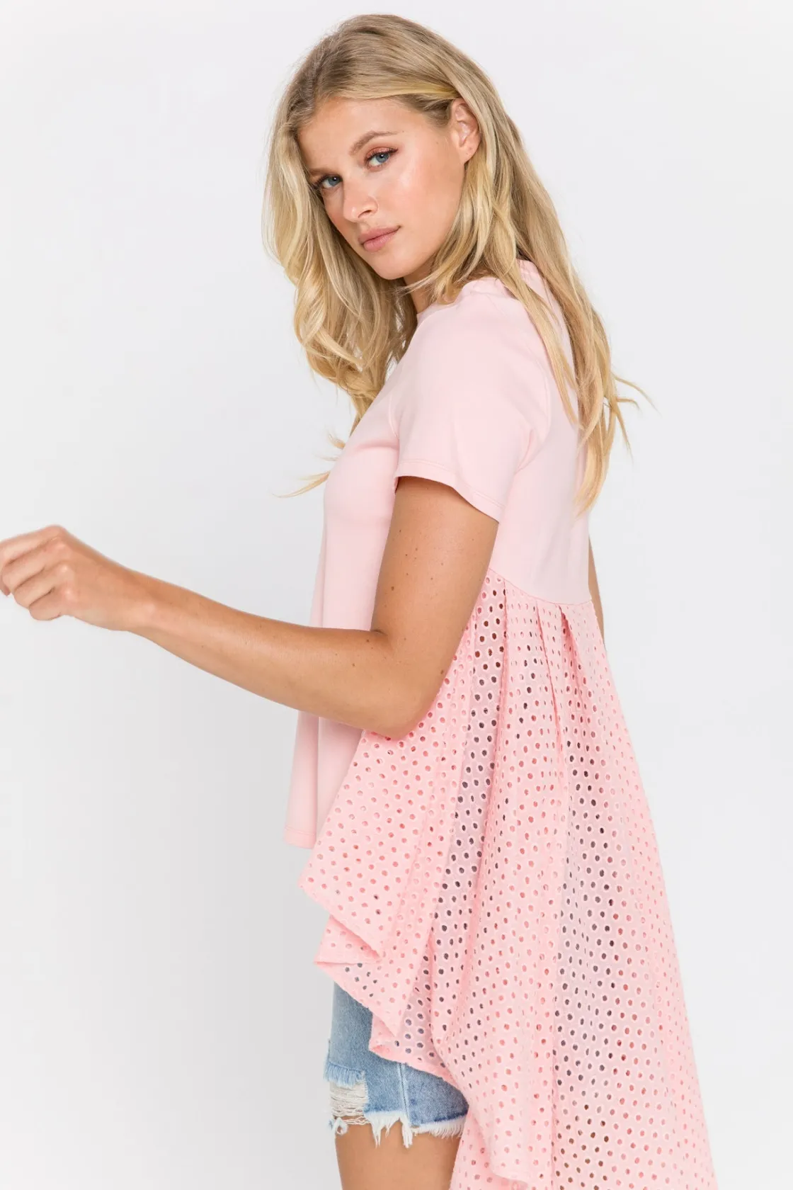 english_factory__high_low_5.webp ENGLISH FACTORY Tops*- High Low T-shirt With Eyelet Peplum