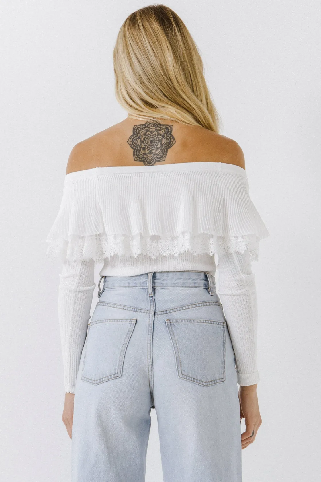english_factory__lace_ruf_2-1.webp ENGLISH FACTORY Sweaters & Knits | Tops*- Lace Ruffle Off-The-Shoulder Top