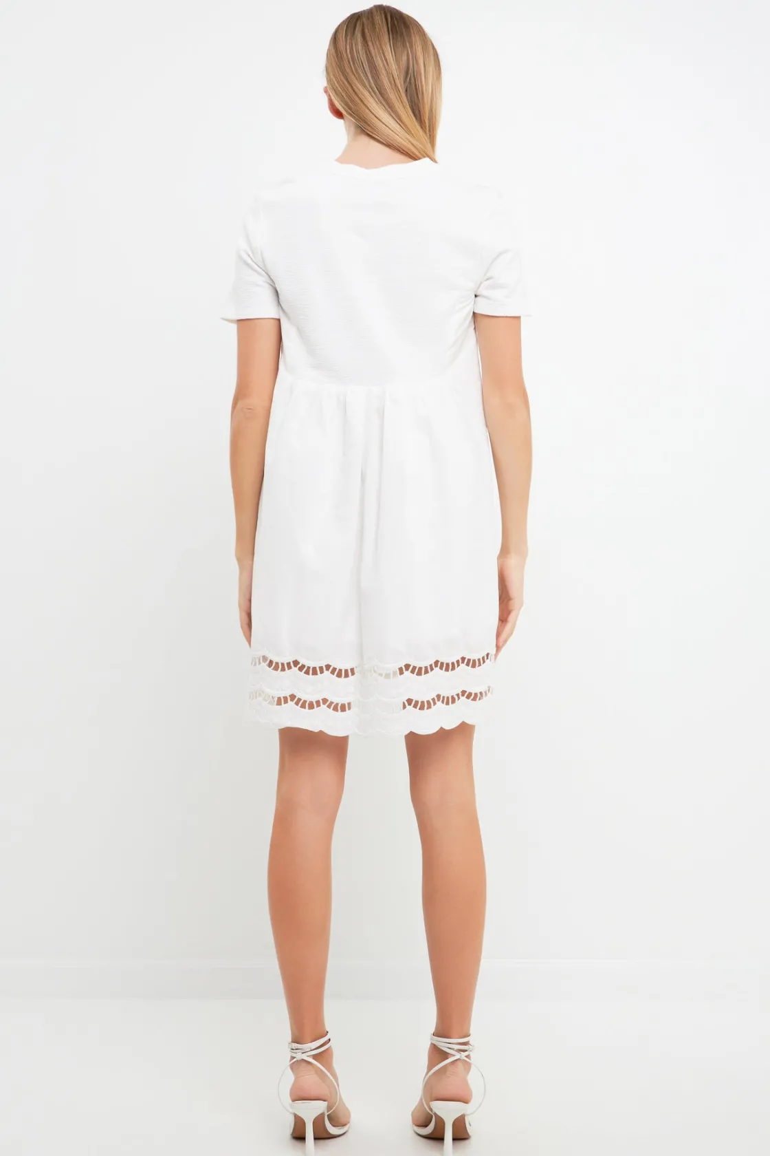 english_factory__mixed_me_16-7.webp ENGLISH FACTORY Lace Dresses | White Dresses*- Mixed Media Scallop Lace Mini Dress