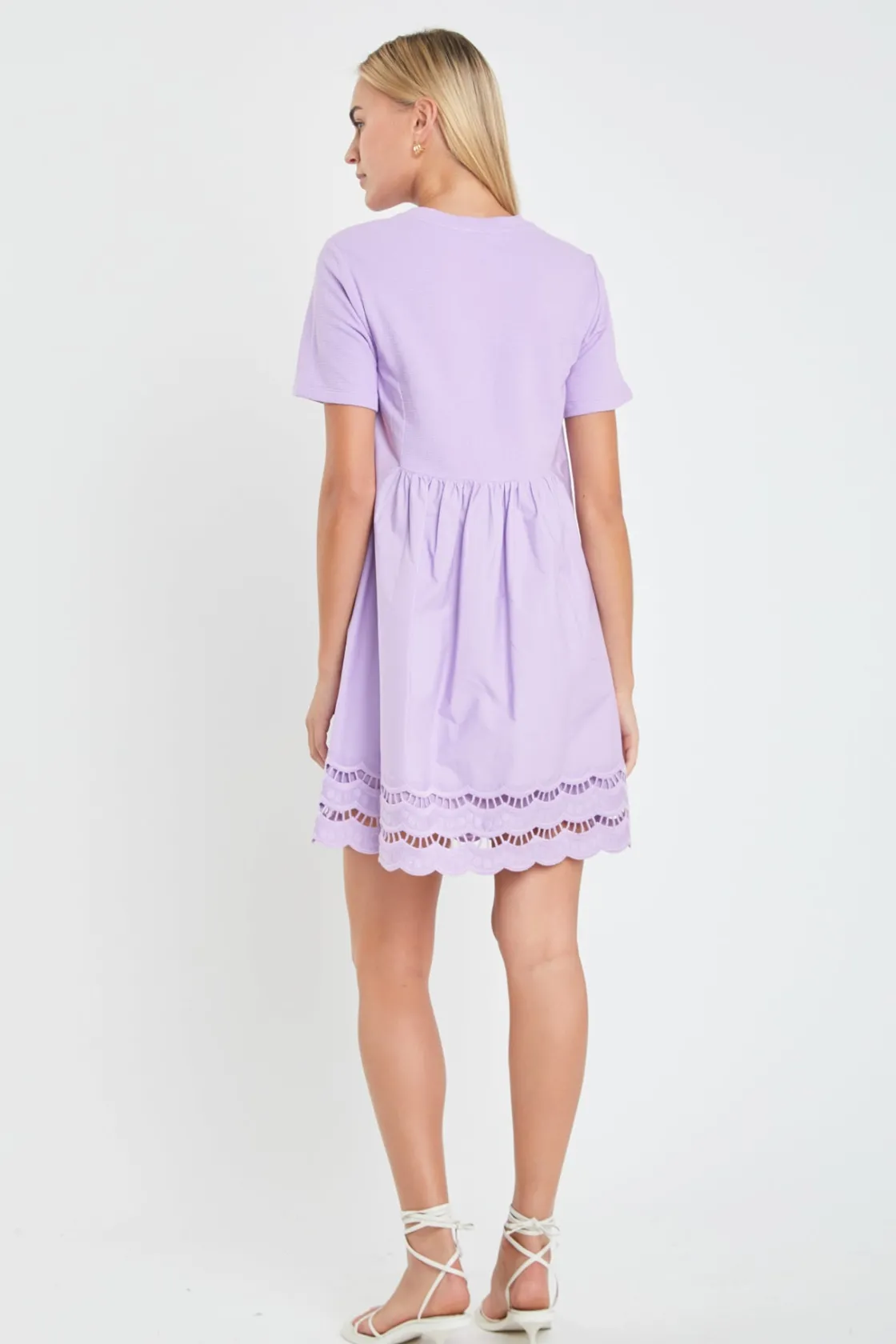 english_factory__mixed_me_7-23.webp ENGLISH FACTORY Lace Dresses | White Dresses*- Mixed Media Scallop Lace Mini Dress