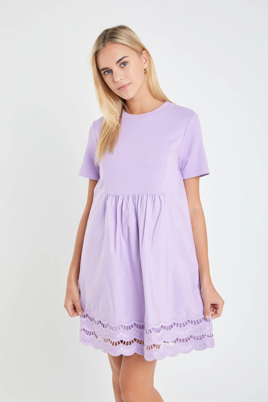 english_factory__mixed_me_8-23.webp ENGLISH FACTORY Lace Dresses | White Dresses*- Mixed Media Scallop Lace Mini Dress