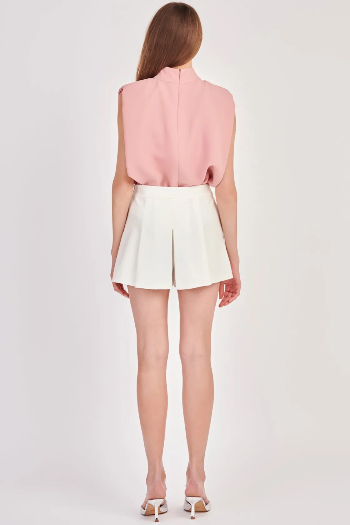 english_factory__mock_nec_2.webp ENGLISH FACTORY Tops*- Mock Neck Shoulder Pad Top