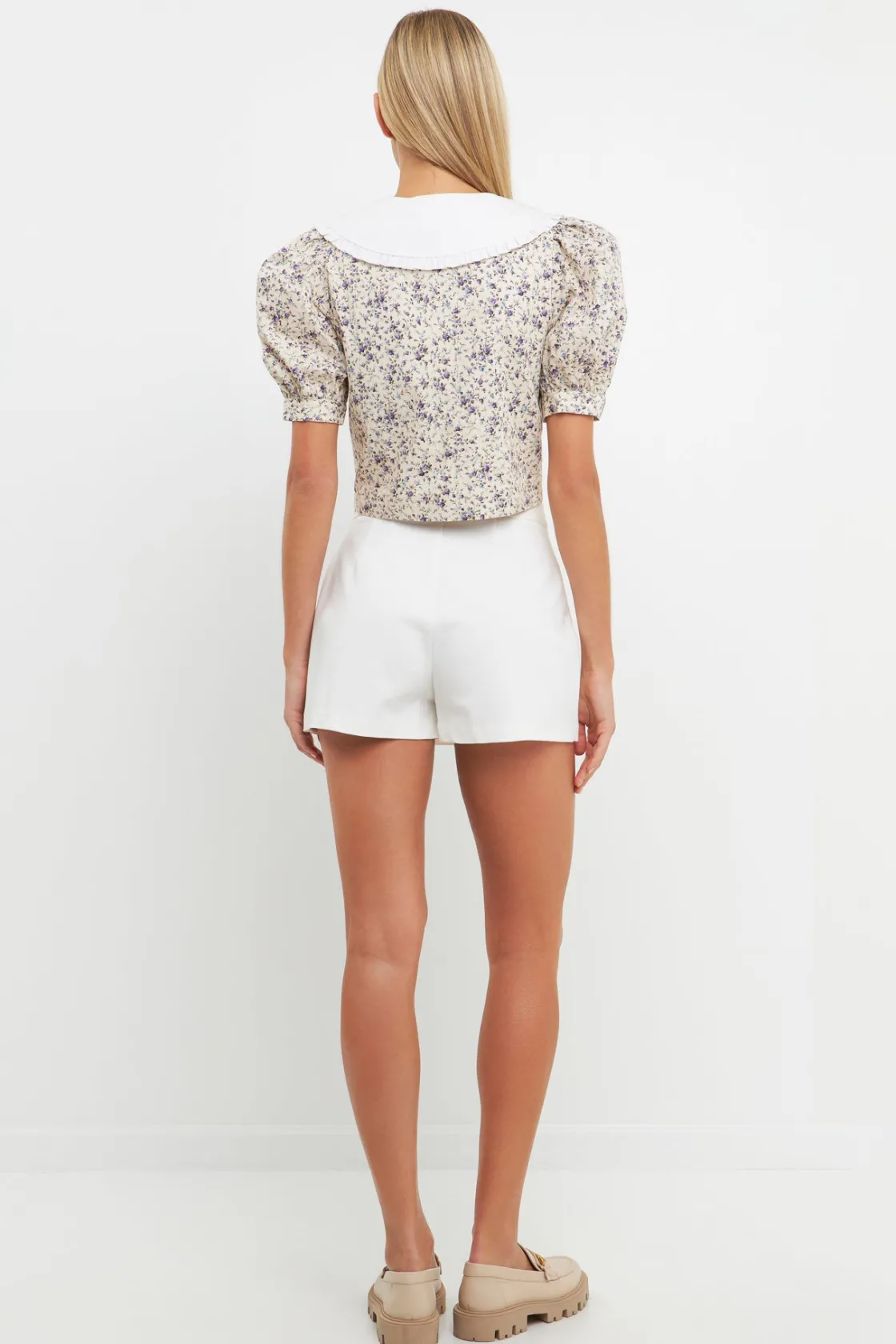 english_factory__oversize_2-2.webp ENGLISH FACTORY Shirts & Blouses | Tops*- Oversized Collar Floral Top IVORYMULTI