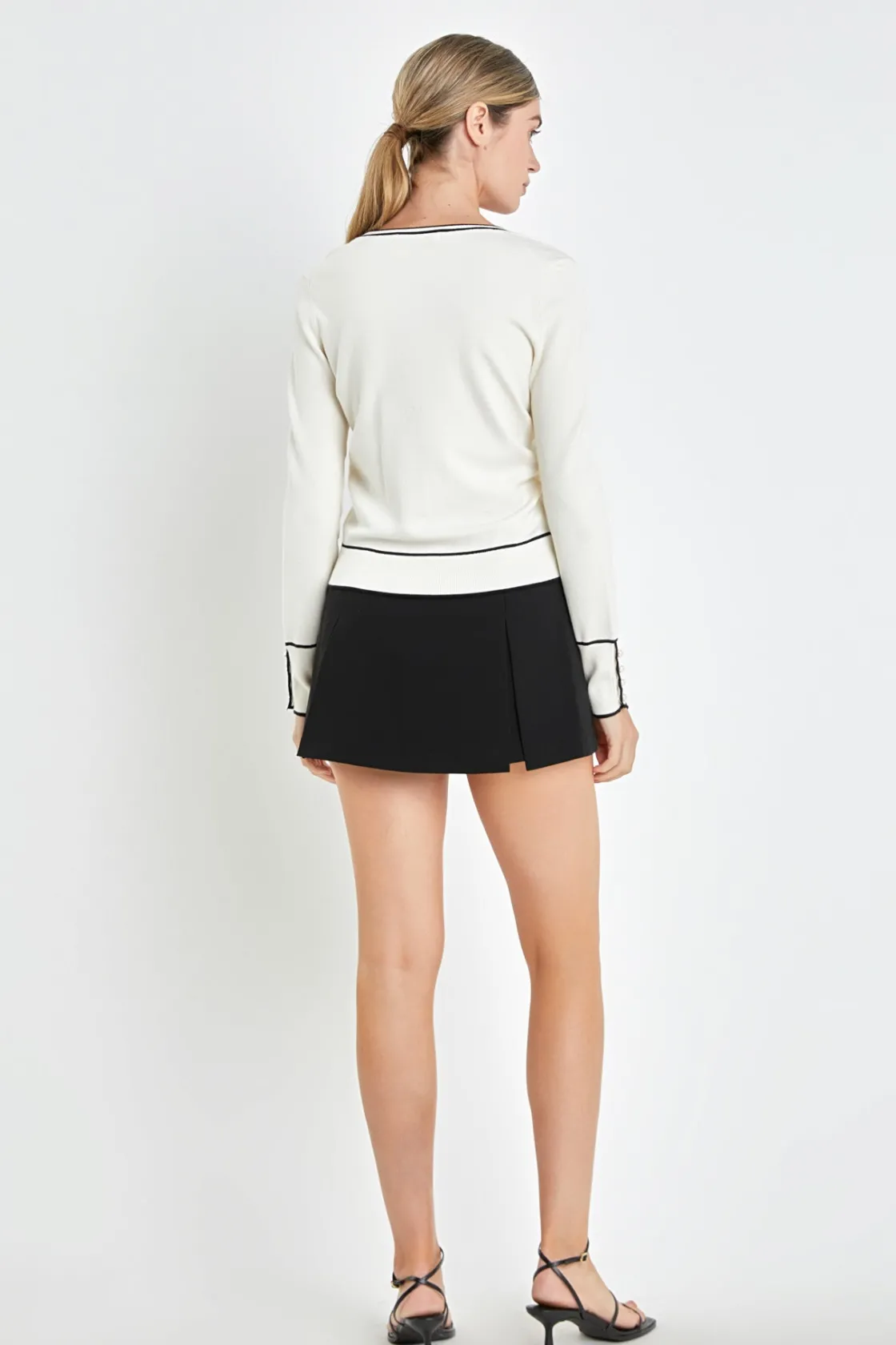 english_factory__pearl_bu_2.webp ENGLISH FACTORY Sweaters & Knits*- Pearl Button Knit Cardigan CREAM/BLACK