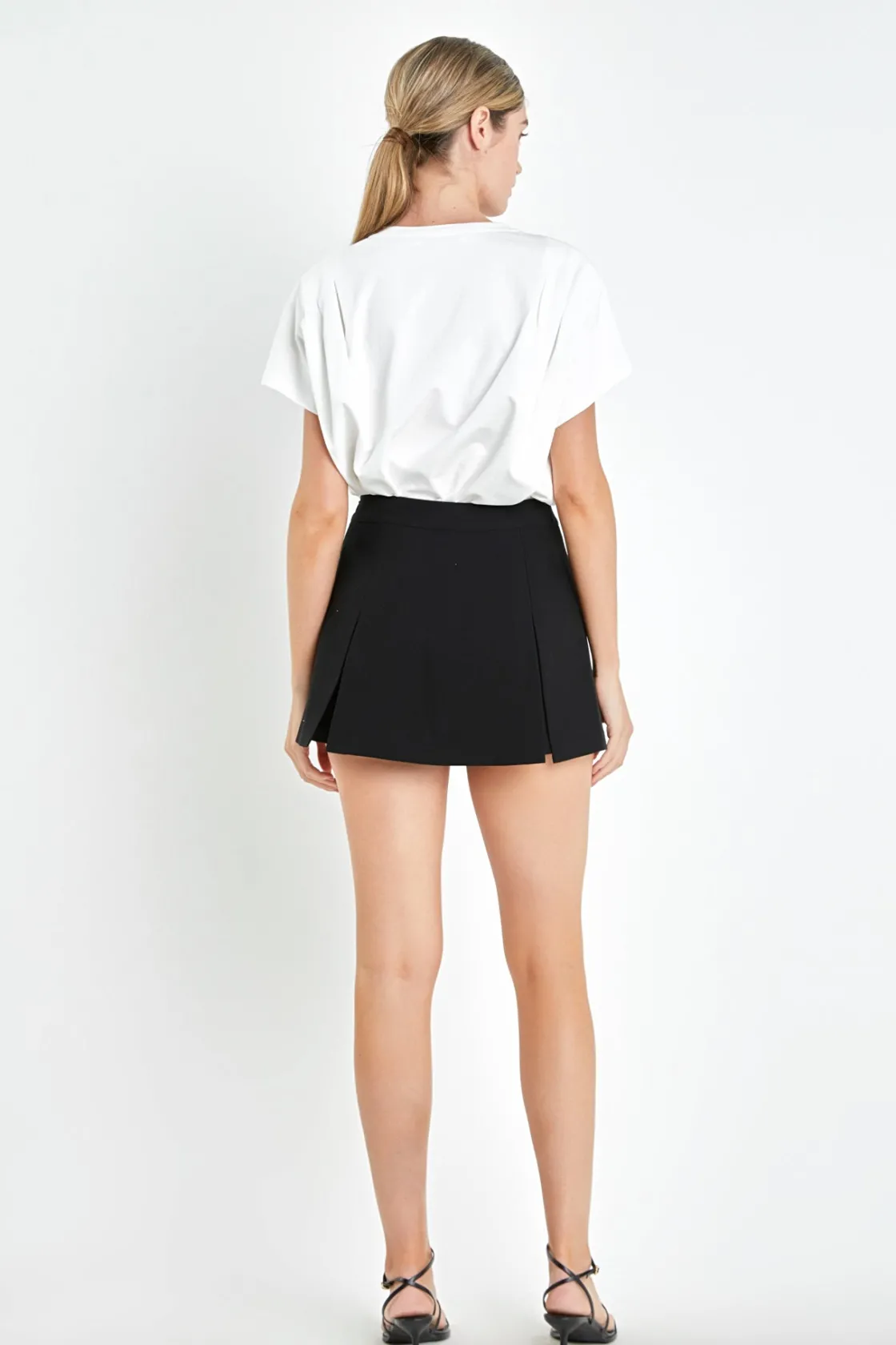 english_factory__pleated__17-1.webp ENGLISH FACTORY Tops*- Pleated Short Sleeve T-Shirt