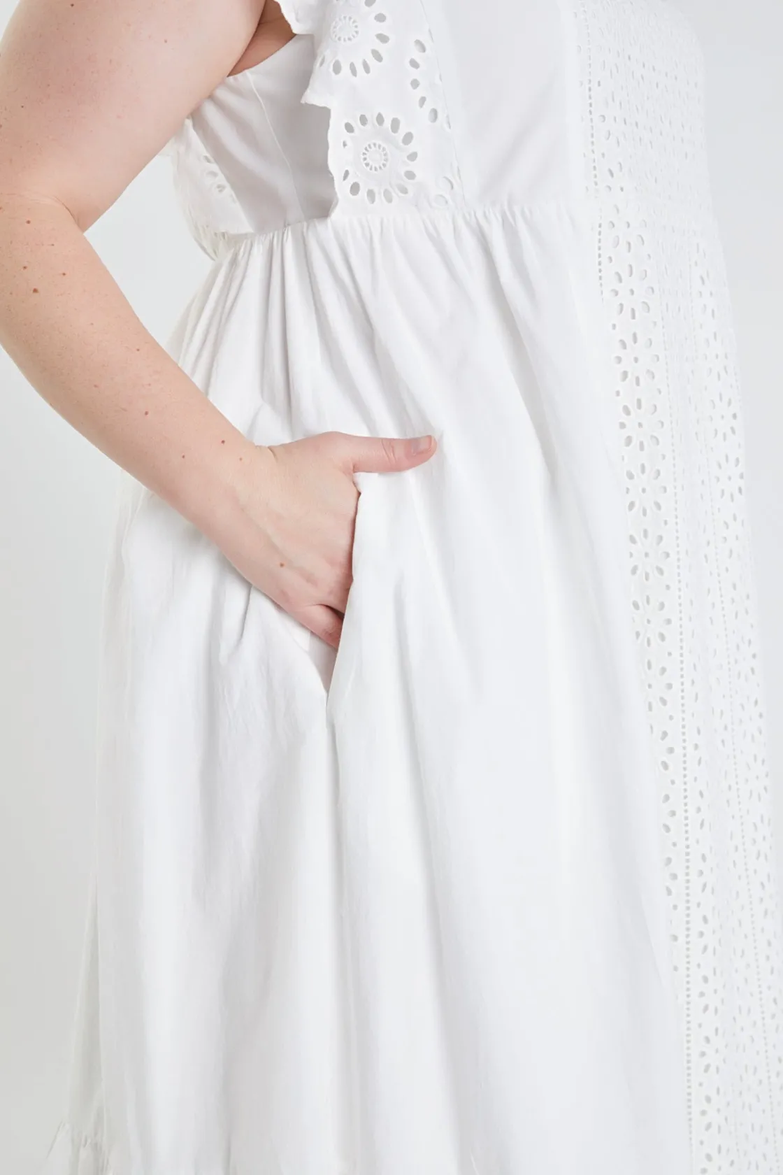 english_factory__plus_siz_0-5.webp ENGLISH FACTORY Tops*- Plus Size Eyelet Maxi Dress WHITE