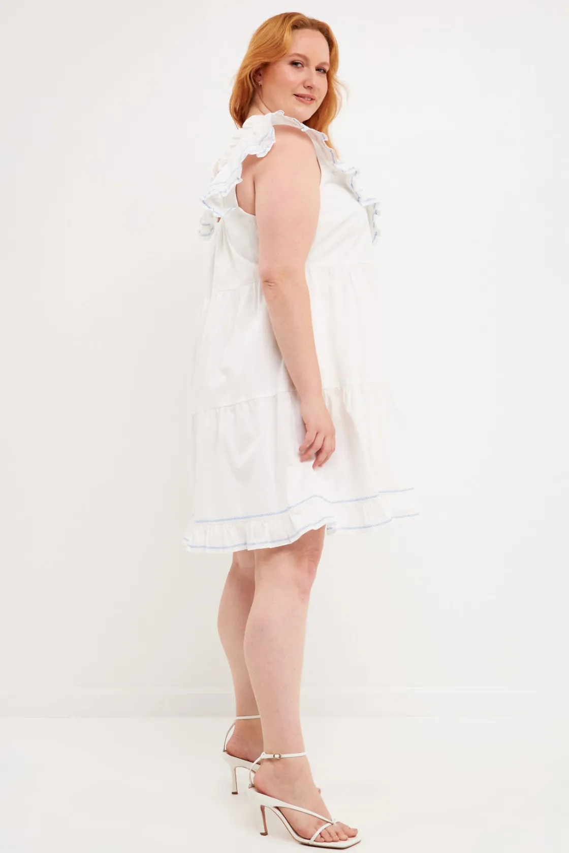english_factory__plus_siz_1-4.webp ENGLISH FACTORY Tops*- Plus Size Contrast Embroidery Ruffled Mini Dress WHITE