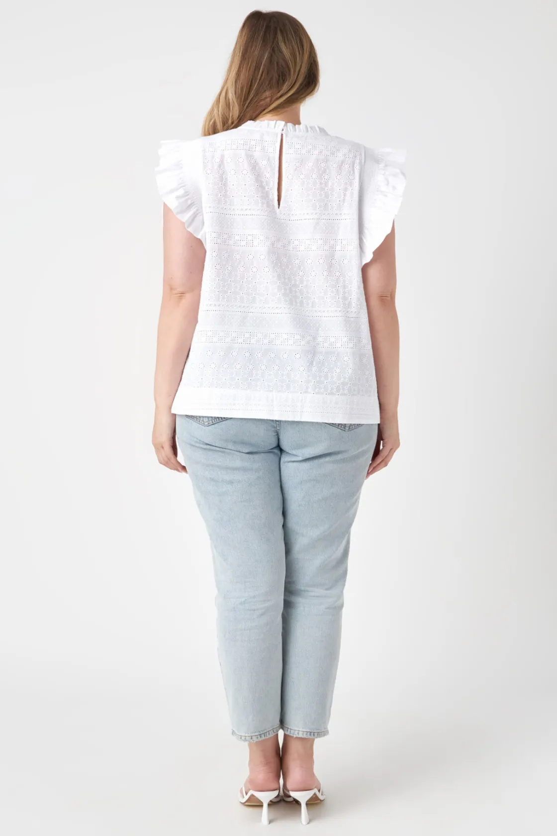 english_factory__plus_siz_2-17.webp ENGLISH FACTORY Tops*- Plus Size Ruffle Sleeve Embroidered Cotton Top WHITE