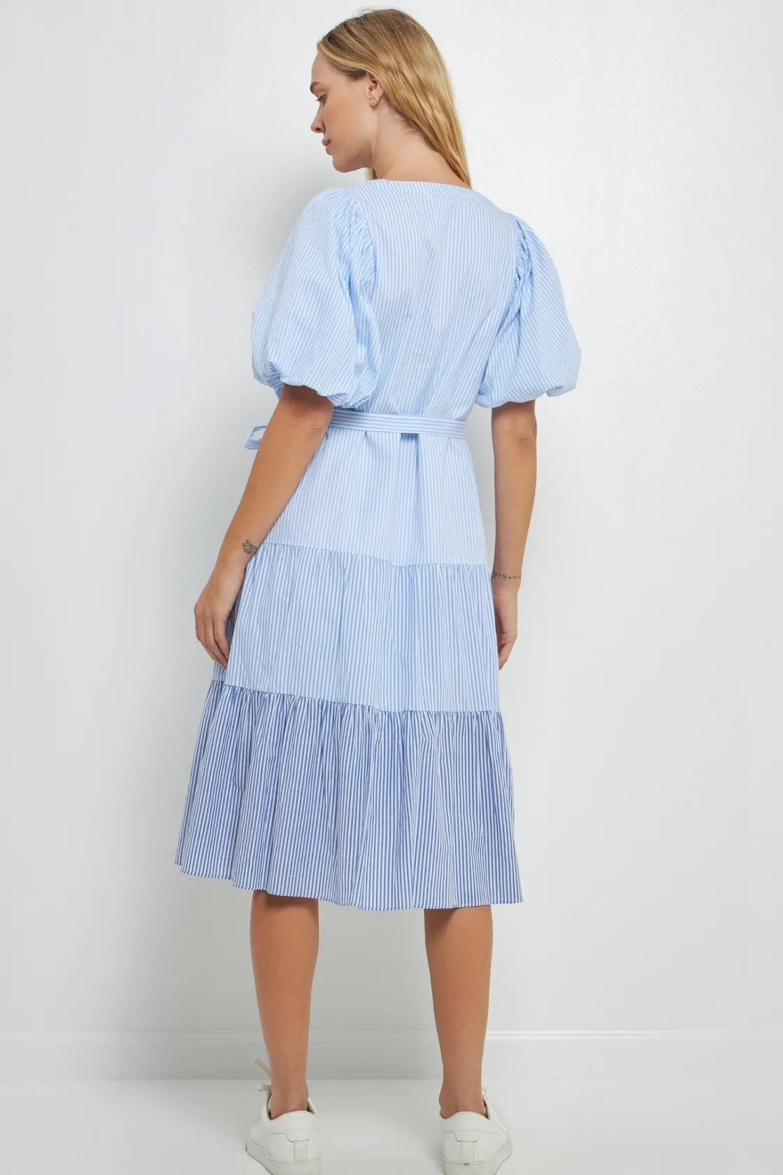english_factory__puff_sle_2-11.webp ENGLISH FACTORY Puff Sleeve | Tops*- Puff Sleeve Round Neckline Midi Dress BLUE