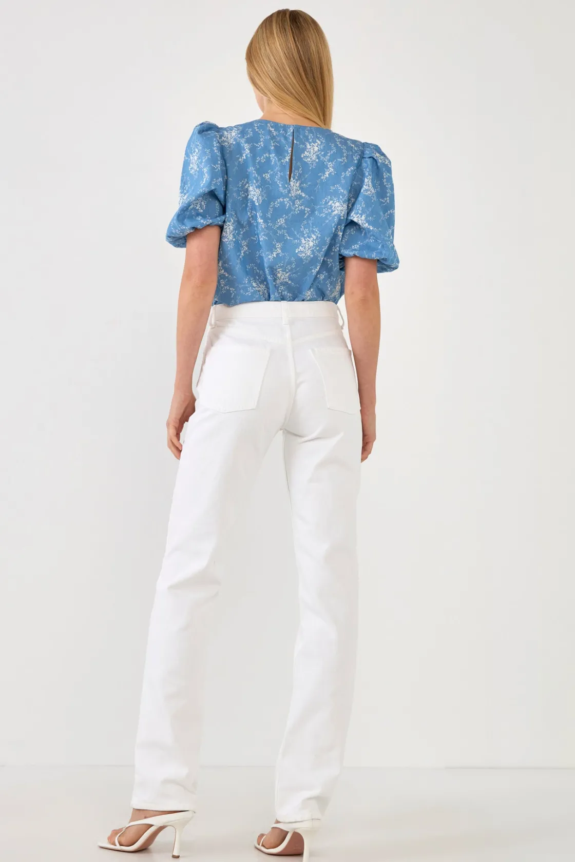 english_factory__puff_sle_2-3.webp ENGLISH FACTORY Tops*- Puff Sleeve Chambray Floral Top LIGHTBLUE