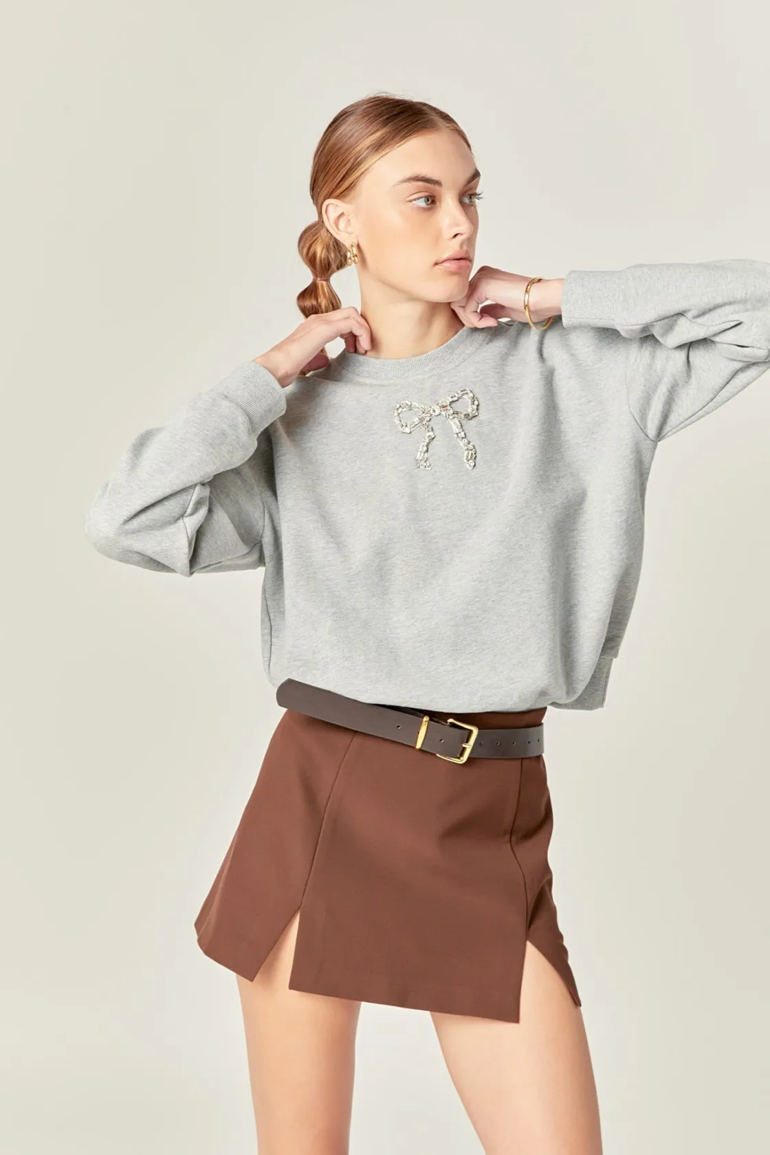 english_factory__rhinesto_3-3.webp ENGLISH FACTORY Sweaters & Knits | Tops*- Rhinestone Bow Sweatshirt HEATHERGREY