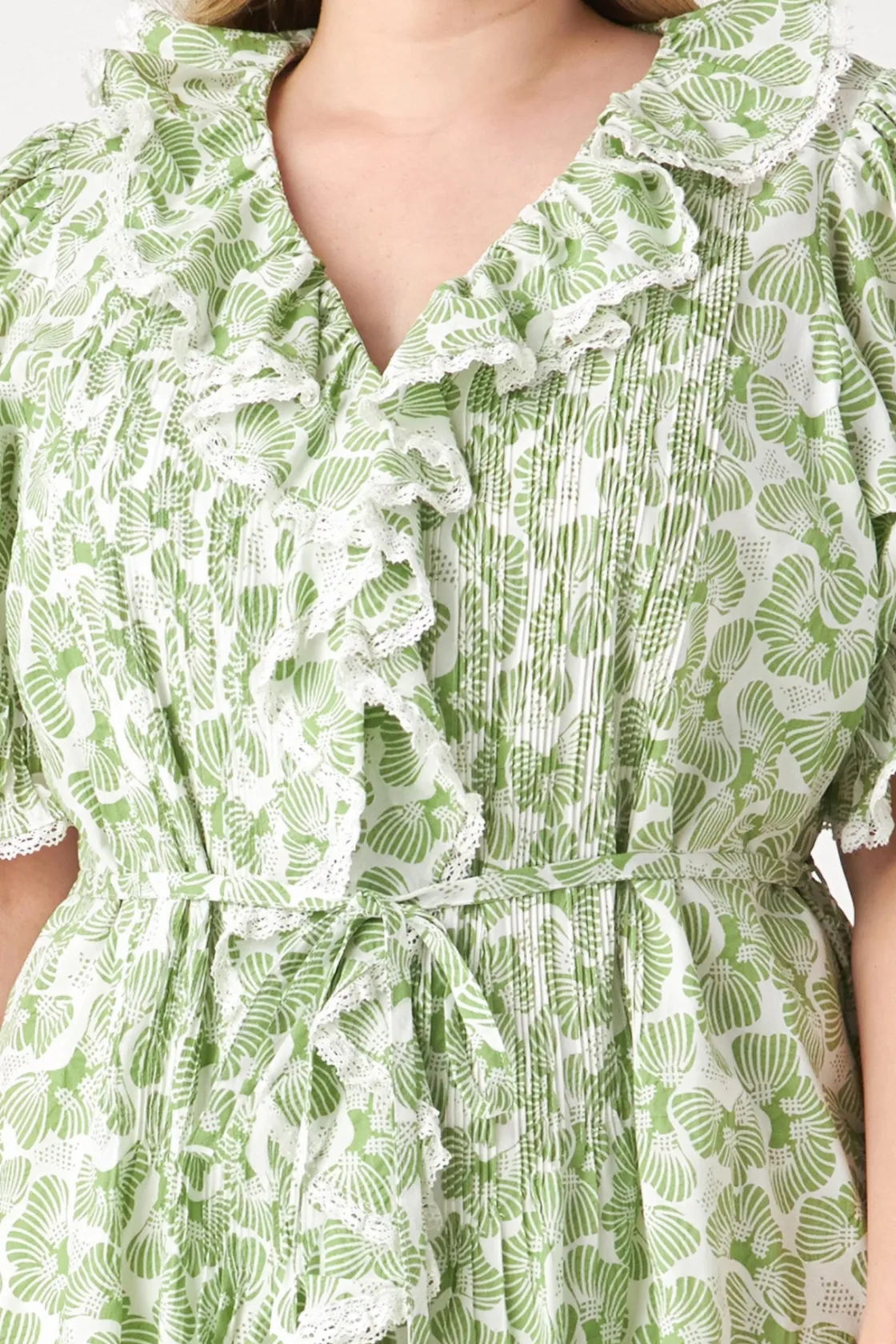 english_factory__ruffle_p_0.webp ENGLISH FACTORY Tops*- Ruffle Pintuck Dress WHITE/GREEN
