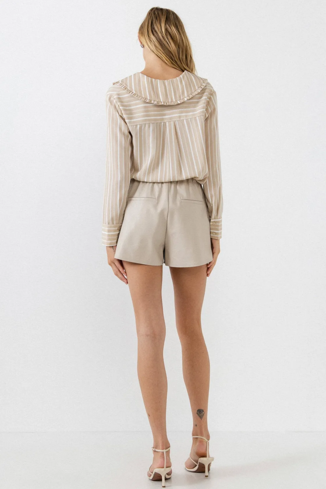 english_factory__ruffledc_2.webp ENGLISH FACTORY Shirts & Blouses*- Ruffled-Collar Striped Shirt