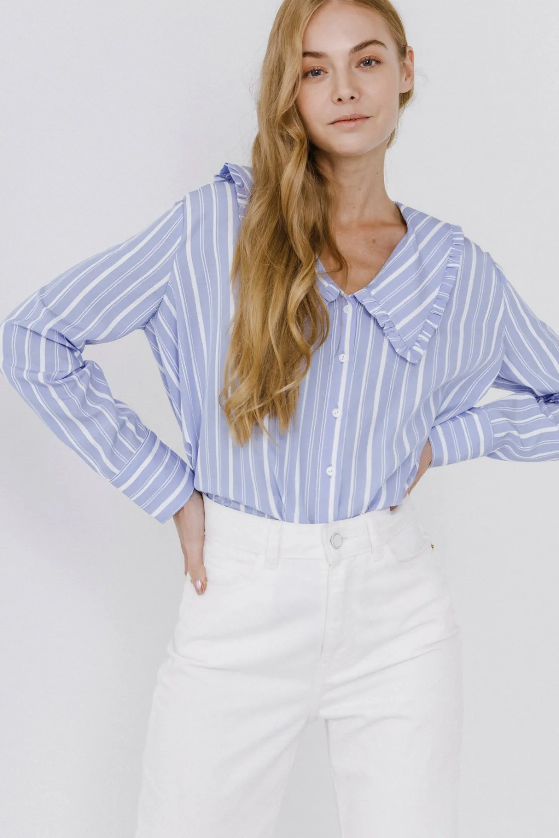 english_factory__ruffledc_8.webp ENGLISH FACTORY Shirts & Blouses*- Ruffled-Collar Striped Shirt