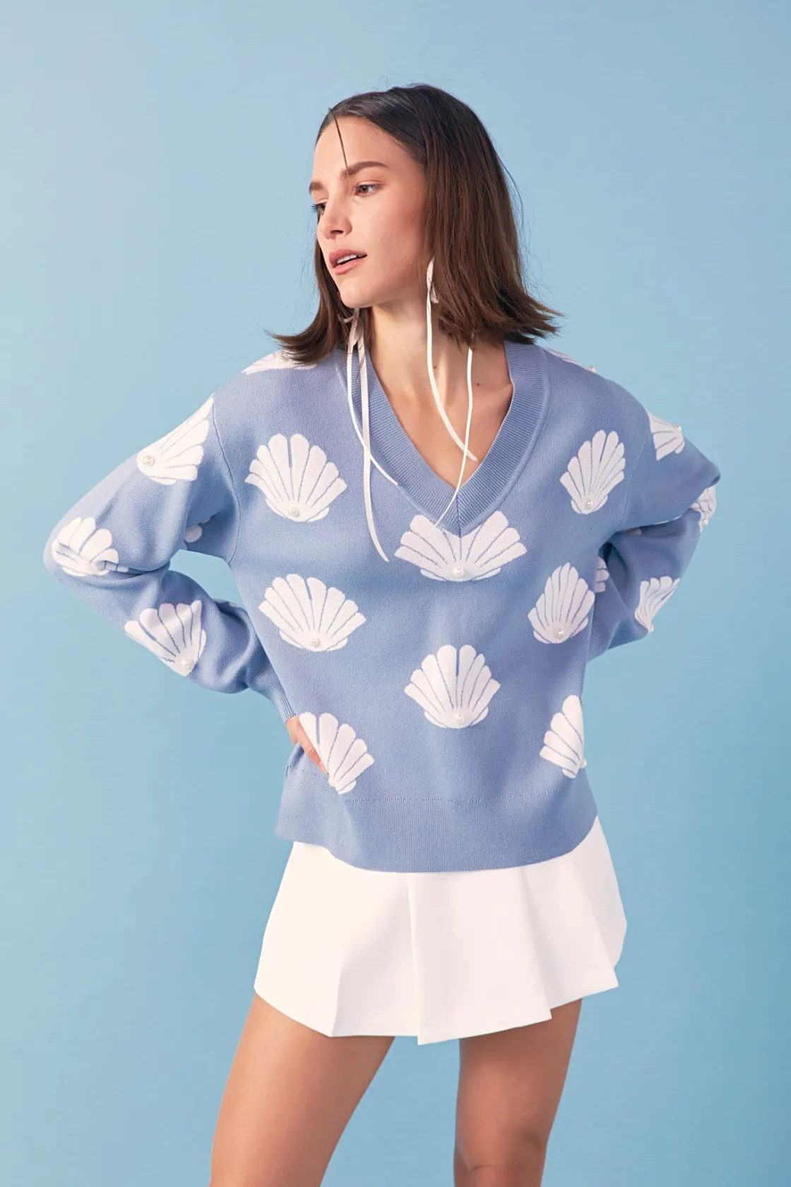 english_factory__shell_mo_3.webp ENGLISH FACTORY Sweaters & Knits*- Shell Motif Sweater with Pearl Trim SKYBLUE/WHITE
