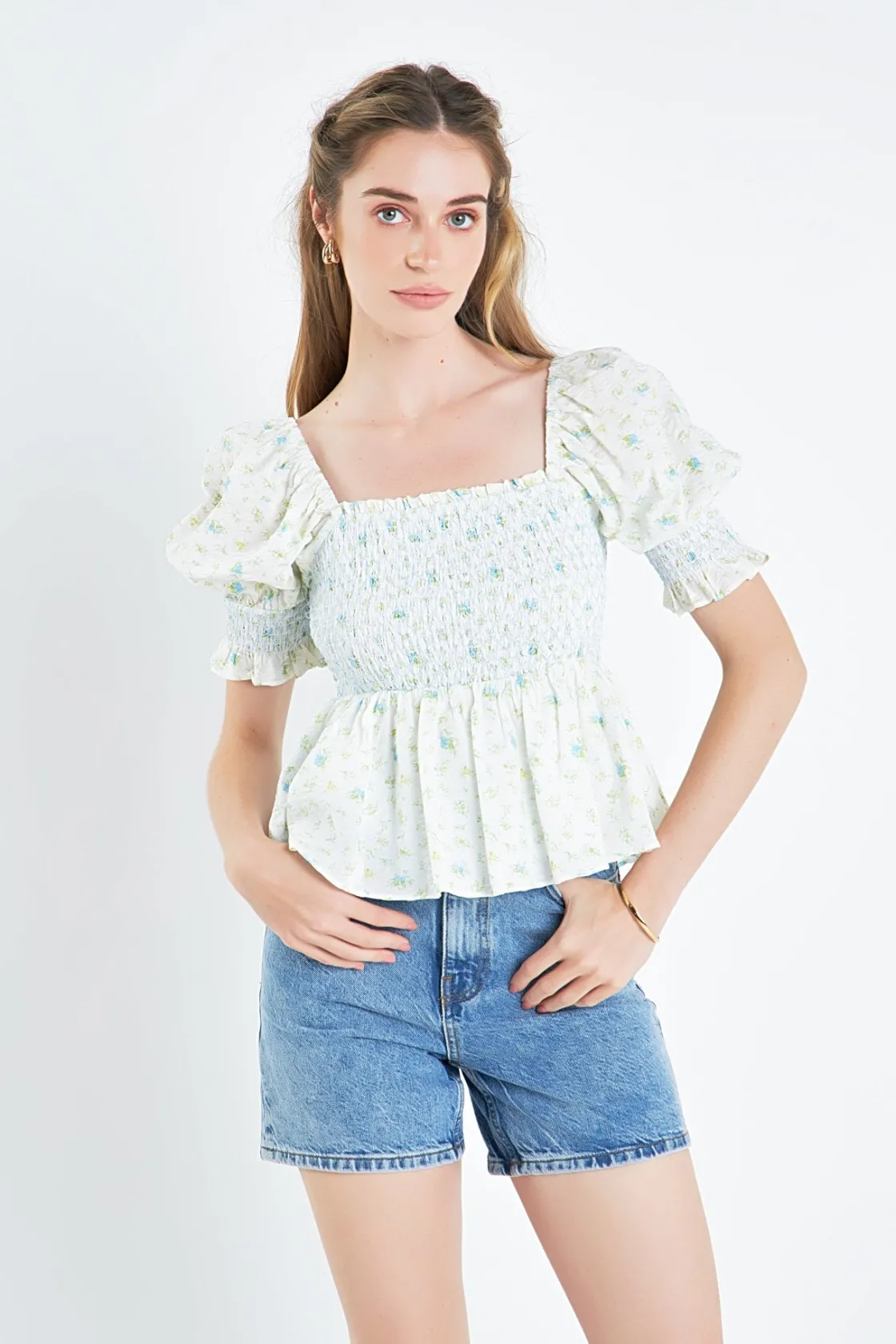 english_factory__smocked__3-2.webp ENGLISH FACTORY Tops*- Smocked Floral Puff Sleeve Top BLUEMULTI