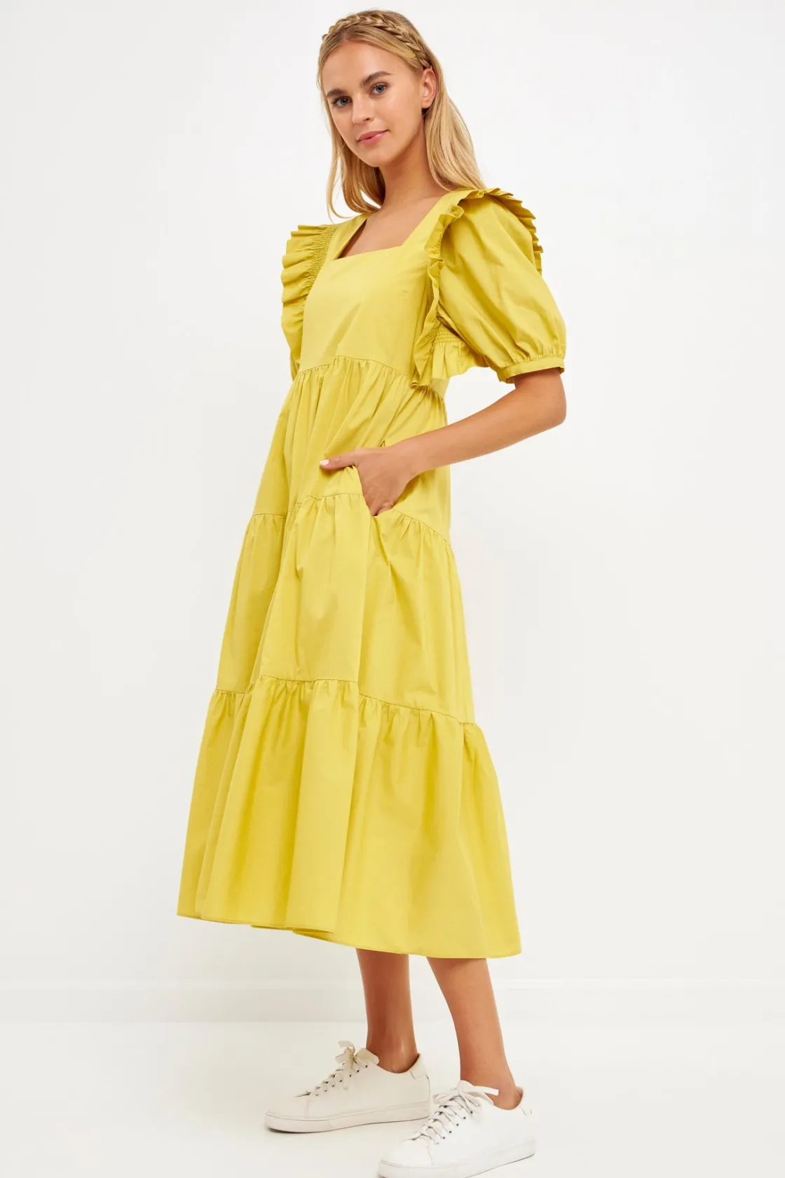 english_factory__square_n_6-2.webp ENGLISH FACTORY Puff Sleeve | Tops*- Square Neck Ruffle Smocked Detail Midi Dress