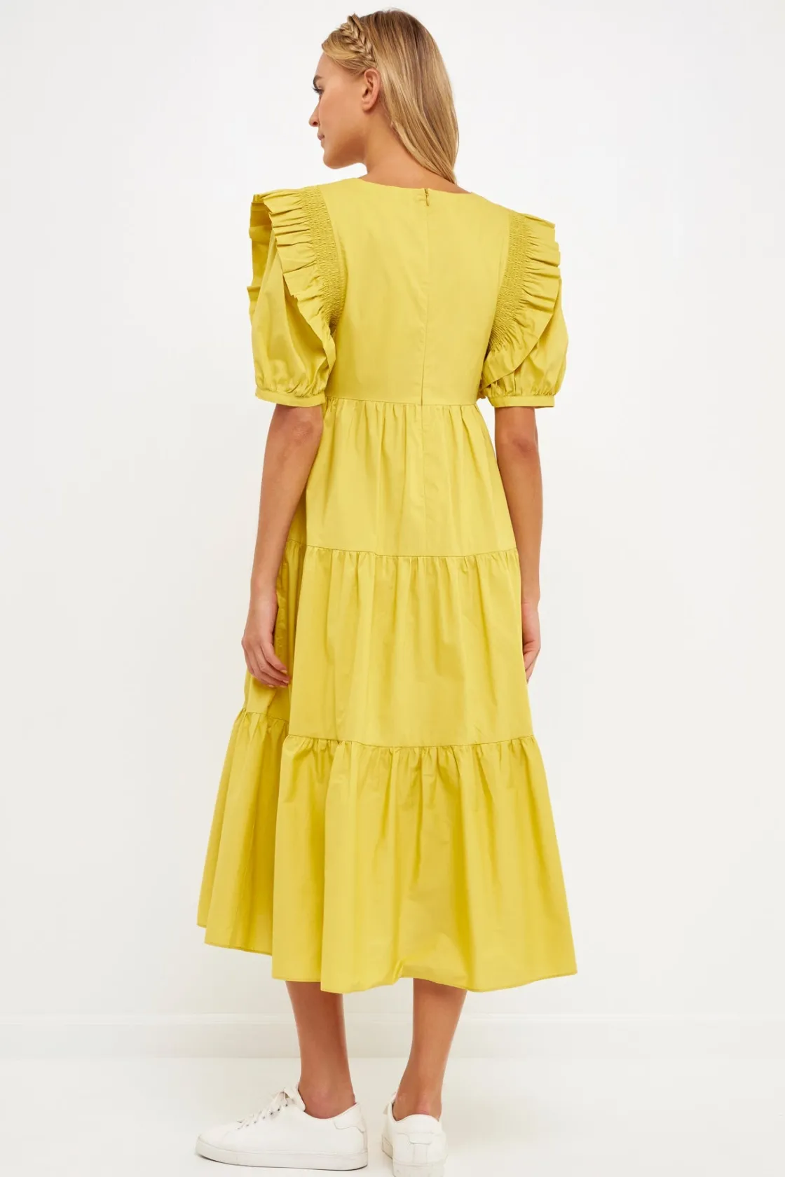 english_factory__square_n_7-2.webp ENGLISH FACTORY Puff Sleeve | Tops*- Square Neck Ruffle Smocked Detail Midi Dress