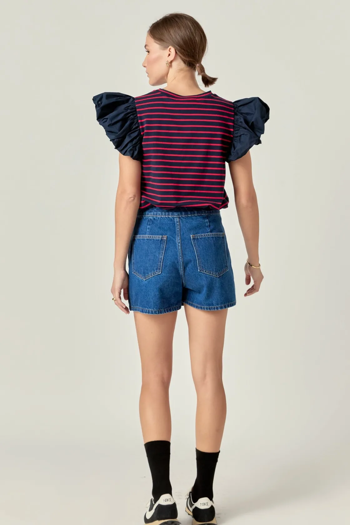 english_factory__striped__8-1.webp ENGLISH FACTORY Tops*- Striped Knit with Poplin Puff Sleeve Top