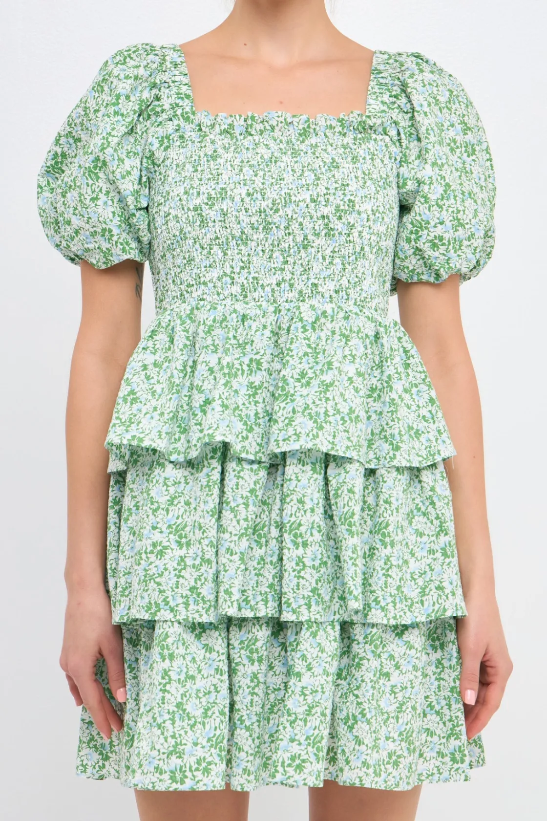 free_the_roses___crinkled_0.webp FREE THE ROSES Tops*- Crinkled Floral Linen Smocked Tiered Mini GREEN