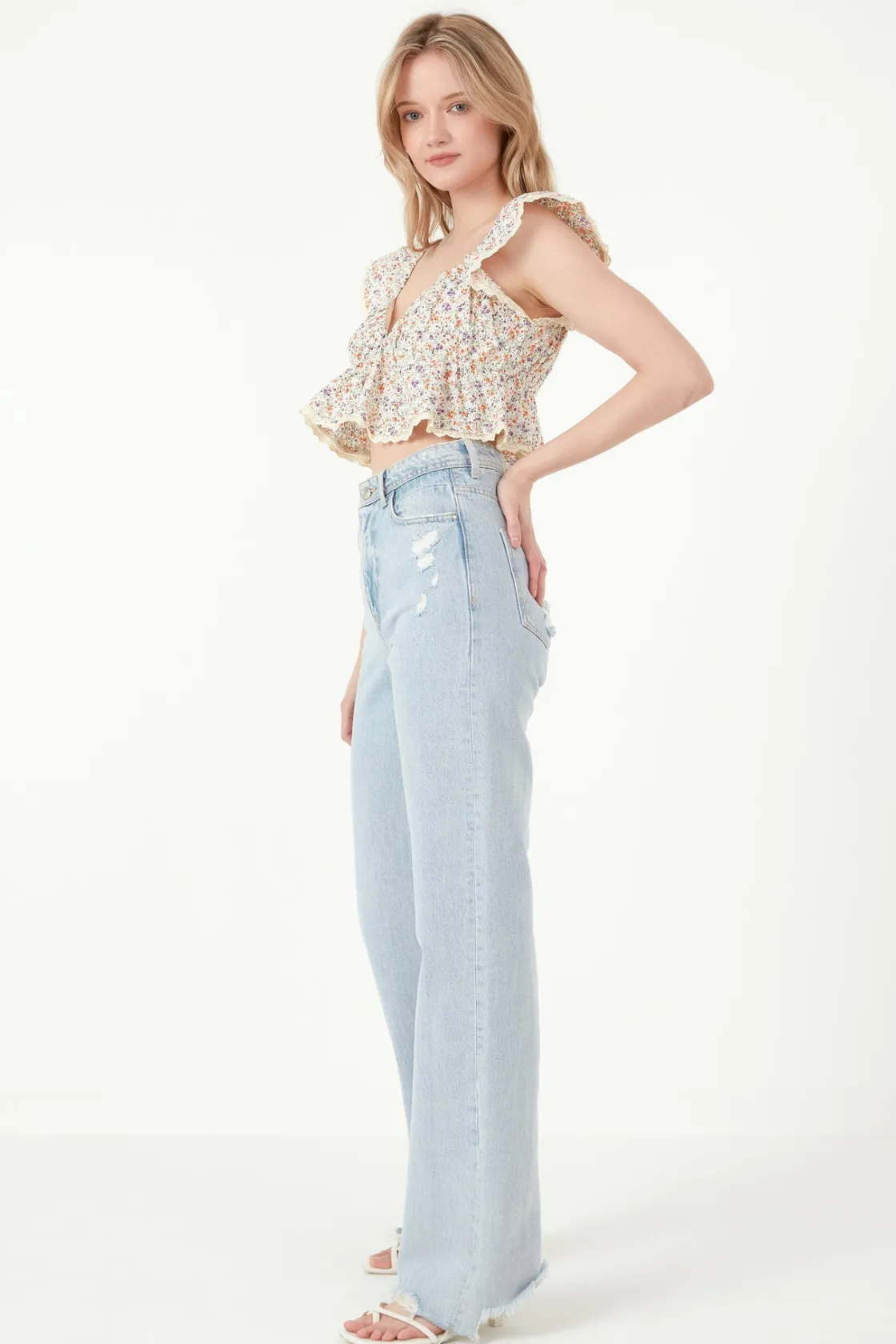 free_the_roses___embroide_1-4.webp FREE THE ROSES Tops*- Embroidered Ruffled Bandeau Top CREAM