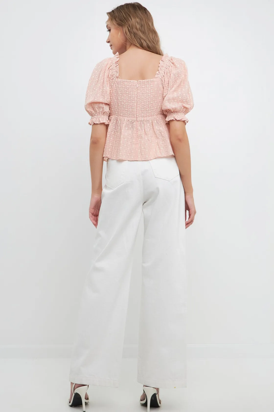 free_the_roses___embroide_2-1.webp FREE THE ROSES Tops*- Embroidered SweetHeart Top with Puff Sleeves PINK