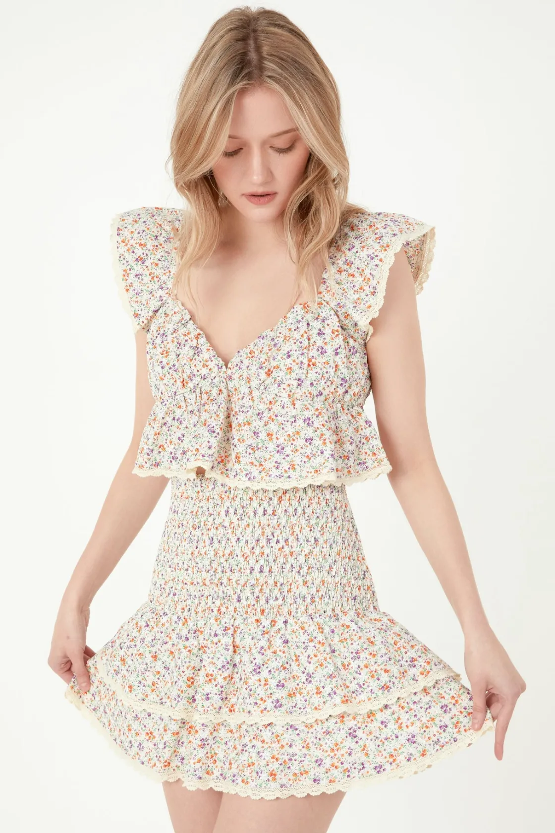 free_the_roses___embroide_3-4.webp FREE THE ROSES Tops*- Embroidered Ruffled Bandeau Top CREAM