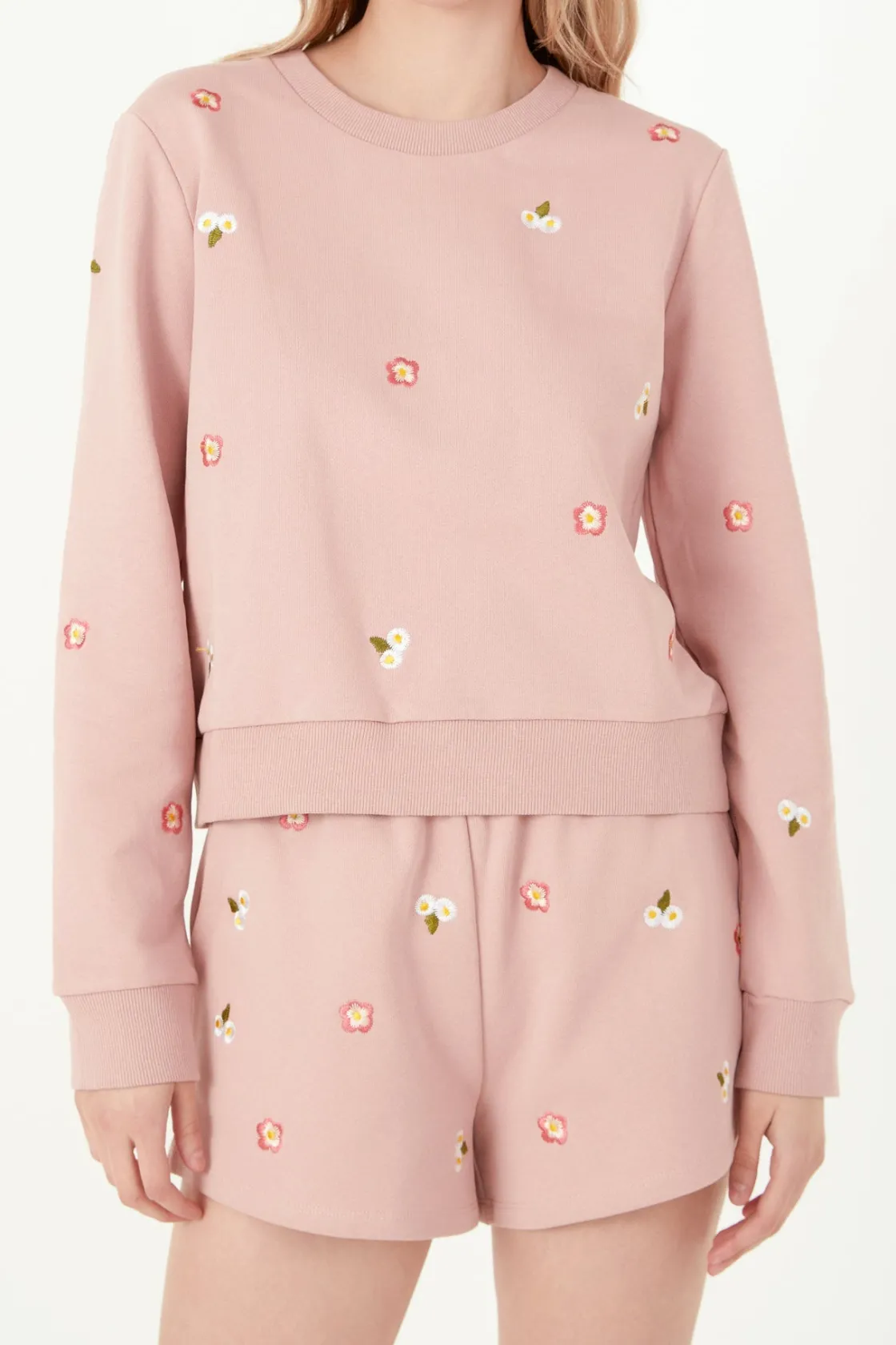 free_the_roses___floral_e_0-3.webp FREE THE ROSES Tops*- Floral Embroidered Sweatshirts PINK