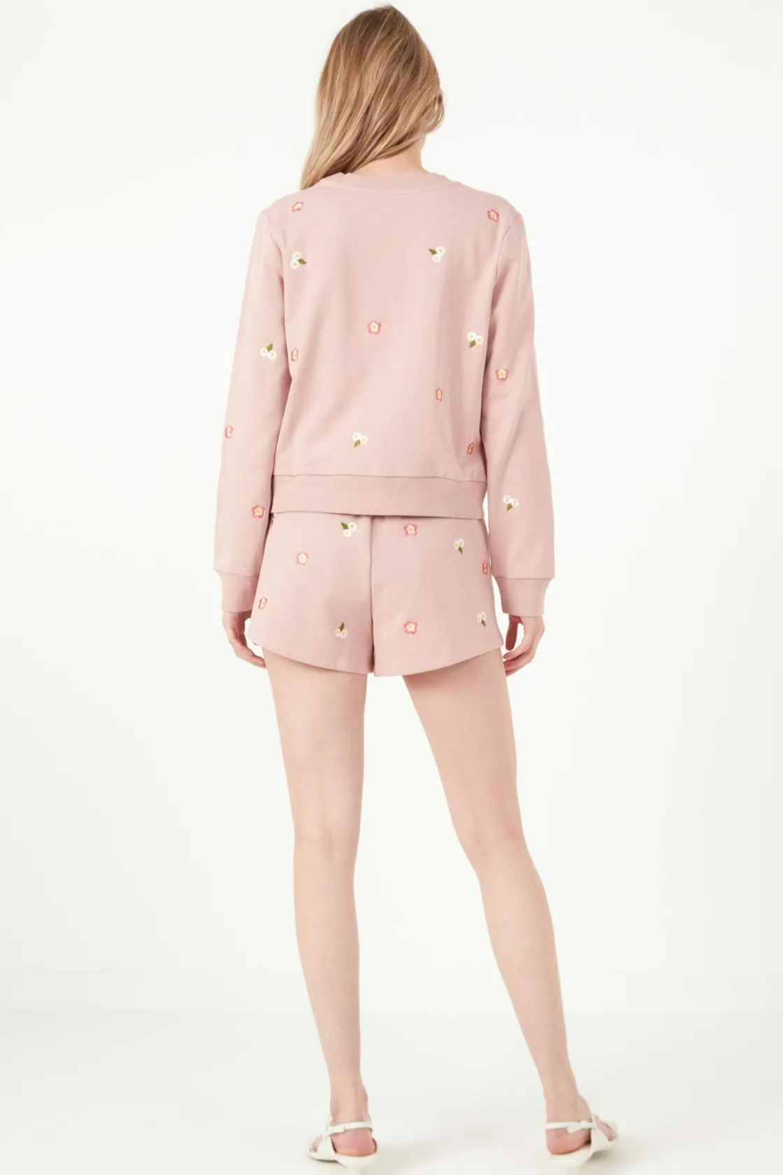 free_the_roses___floral_e_2-3.webp FREE THE ROSES Tops*- Floral Embroidered Sweatshirts PINK