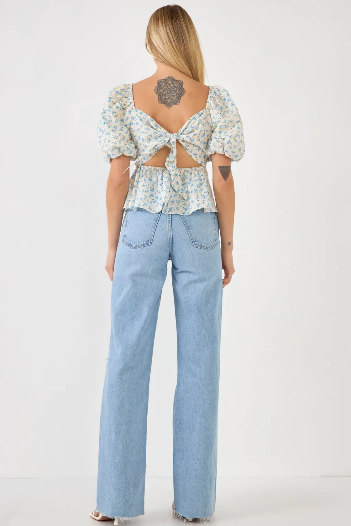 free_the_roses___floral_w_2.webp FREE THE ROSES Tops*- Floral Women Tie Back Top IVORY/BLUE