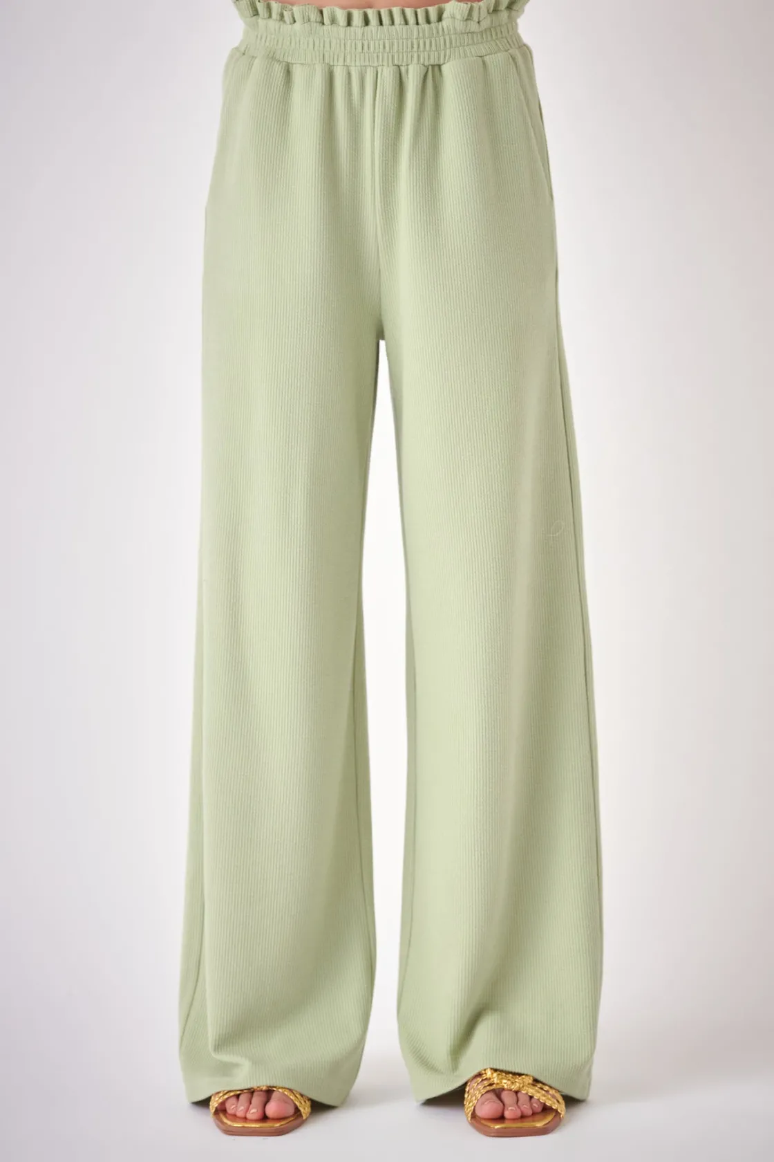 free_the_roses___ruffled__0-1.webp FREE THE ROSES Pants | Tops*- Ruffled Wide Knit Pants GREEN