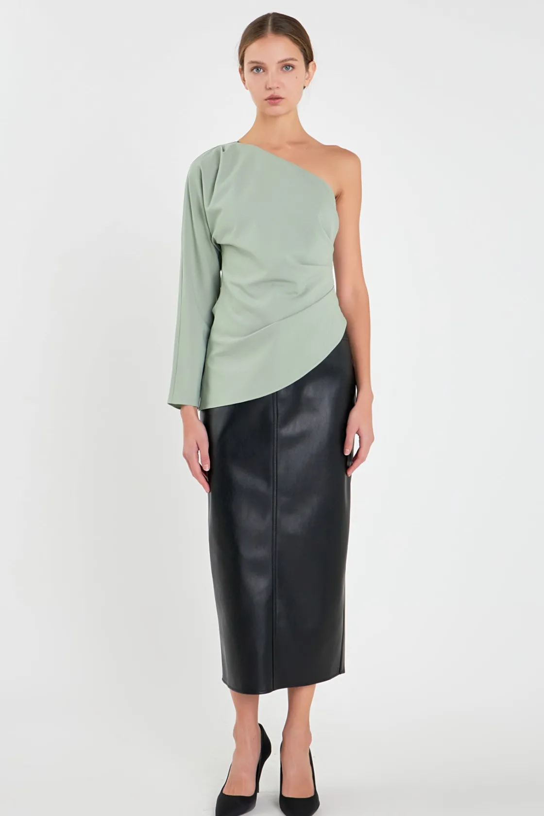 grey_lab__asymmetric_ruch_16.webp GREY LAB Tops*- Asymmetric Ruched Top