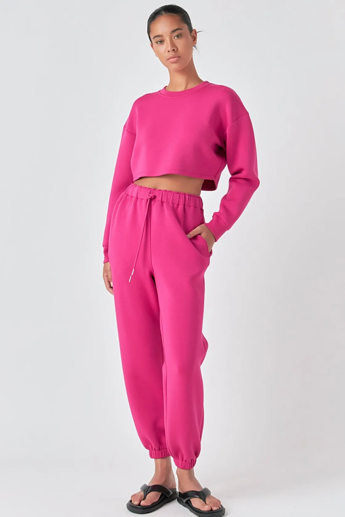 grey_lab__loungewear_crop_11.webp GREY LAB Loungewear | Matching Sets*- Loungewear Cropped Sweatshirt