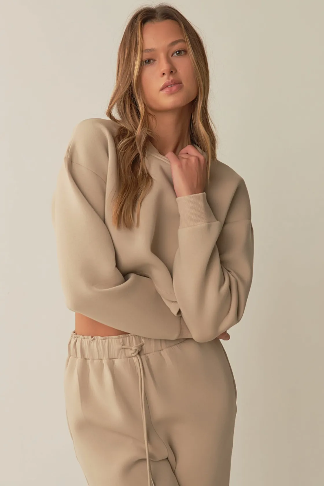 grey_lab__loungewear_crop_39.webp GREY LAB Loungewear | Matching Sets*- Loungewear Cropped Sweatshirt