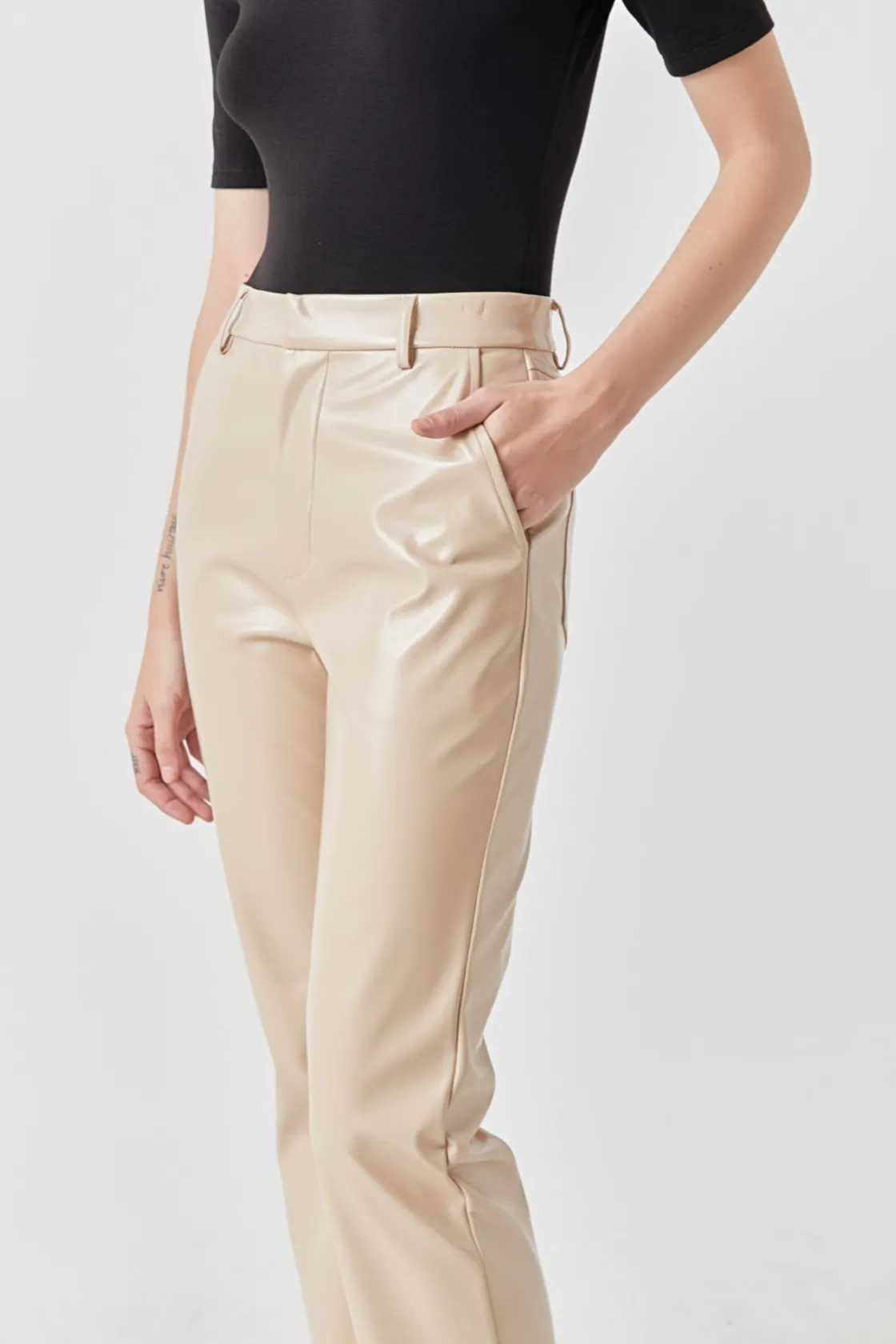 grey_lab__shiny_highwaist_2.webp GREY LAB Pants | Tops*- Shiny High-Waisted Faux Leather Pants